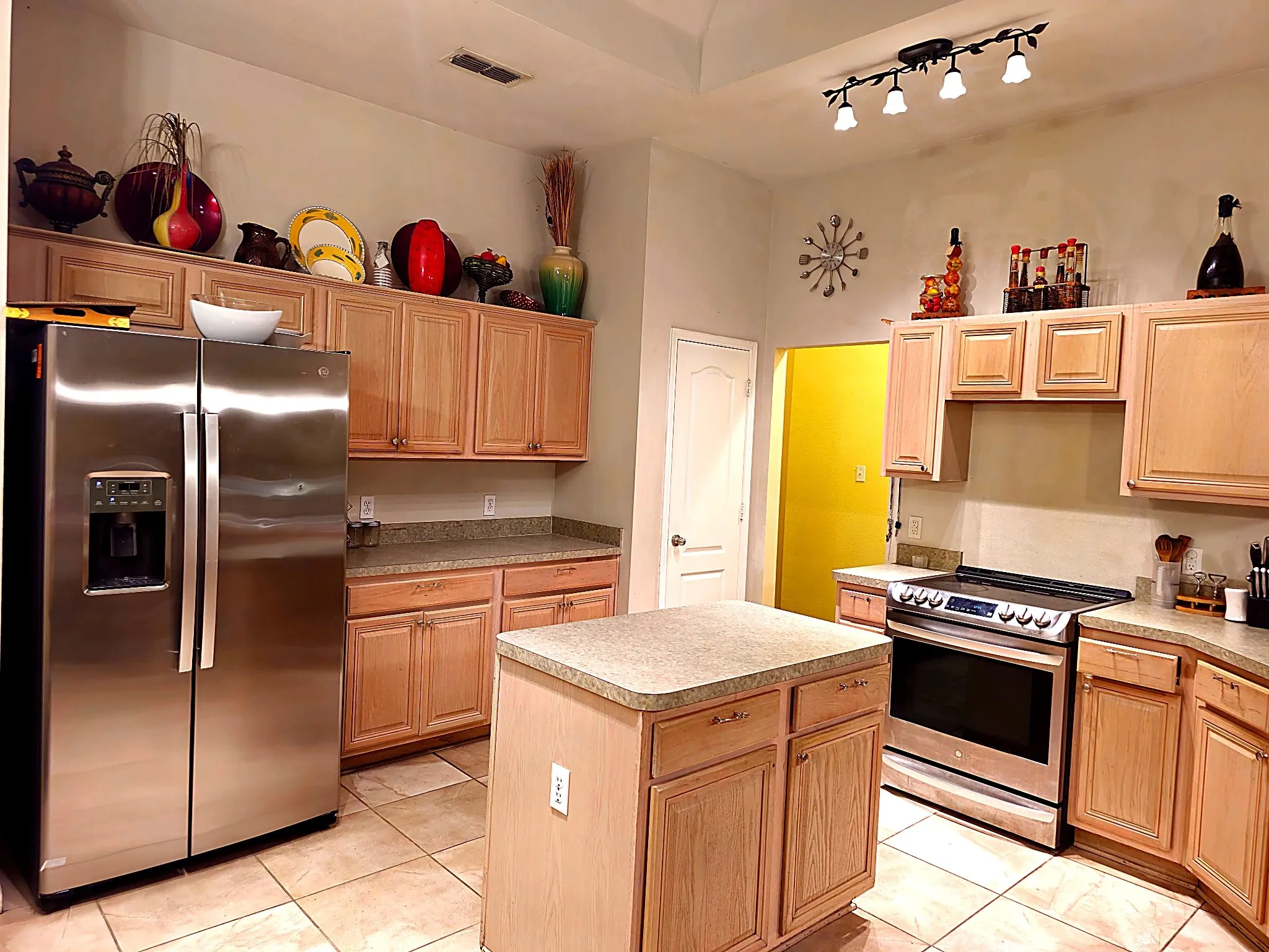 Single Family Residence For Rent in Tarrant County , 311 Kingfisher Lane, Arlington, Texas 76002, 3 Bedroom, 2 Bathroom, 2 Garage spaces, 2,052 Sqft, built in 2004, mls#21396672, Real Estate Agent in Arlington, Homes For Rent in Tarrant county, Homes For Rent in Arlington, Realtor in Arlington Texas, Real Estate Brokerage Independent Realty Texas, Luminita Cordes Realtor