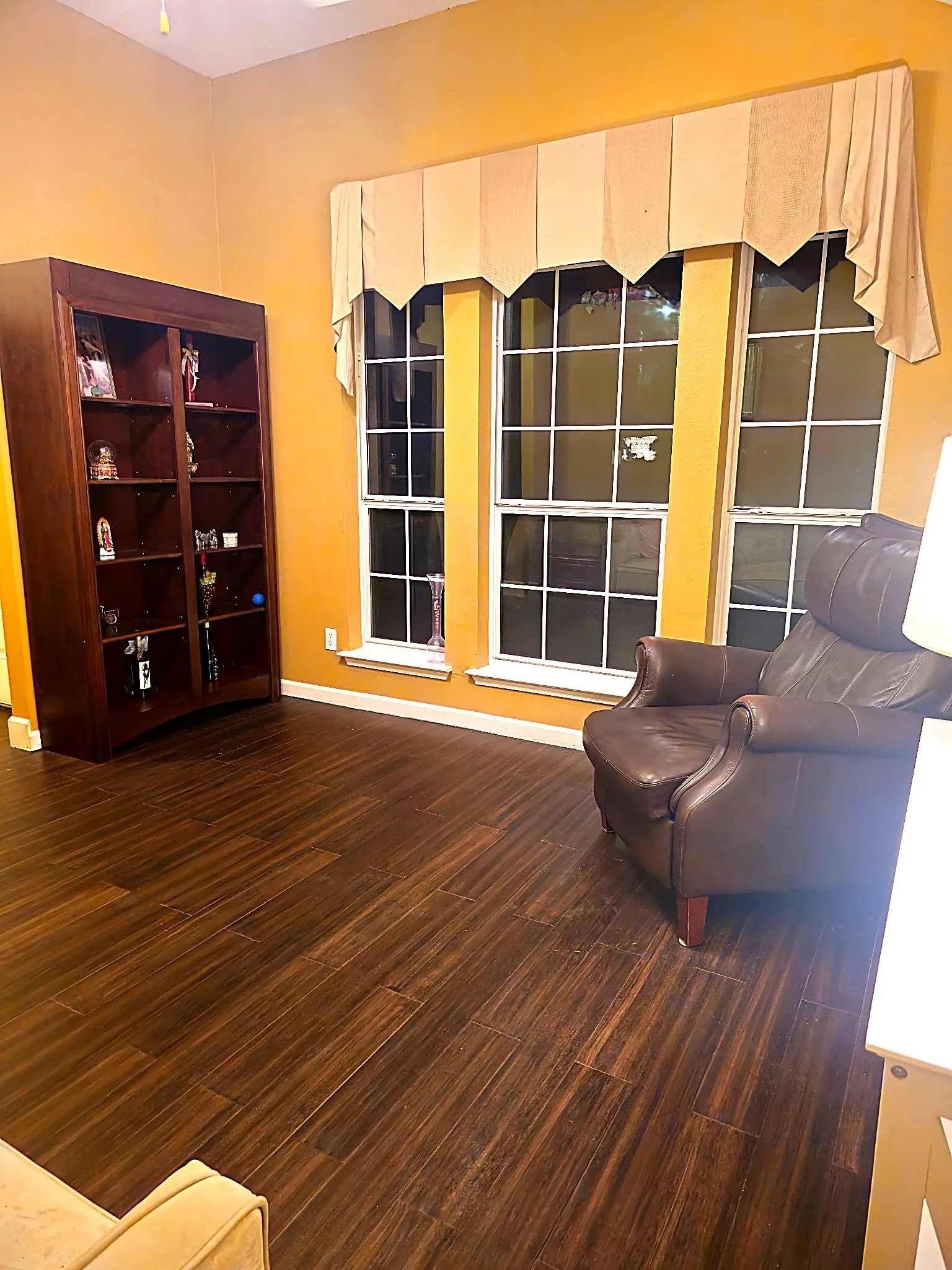Single Family Residence For Rent in Tarrant County , 311 Kingfisher Lane, Arlington, Texas 76002, 3 Bedroom, 2 Bathroom, 2 Garage spaces, 2,052 Sqft, built in 2004, mls#21396672, Real Estate Agent in Arlington, Homes For Rent in Tarrant county, Homes For Rent in Arlington, Realtor in Arlington Texas, Real Estate Brokerage Independent Realty Texas, Luminita Cordes Realtor