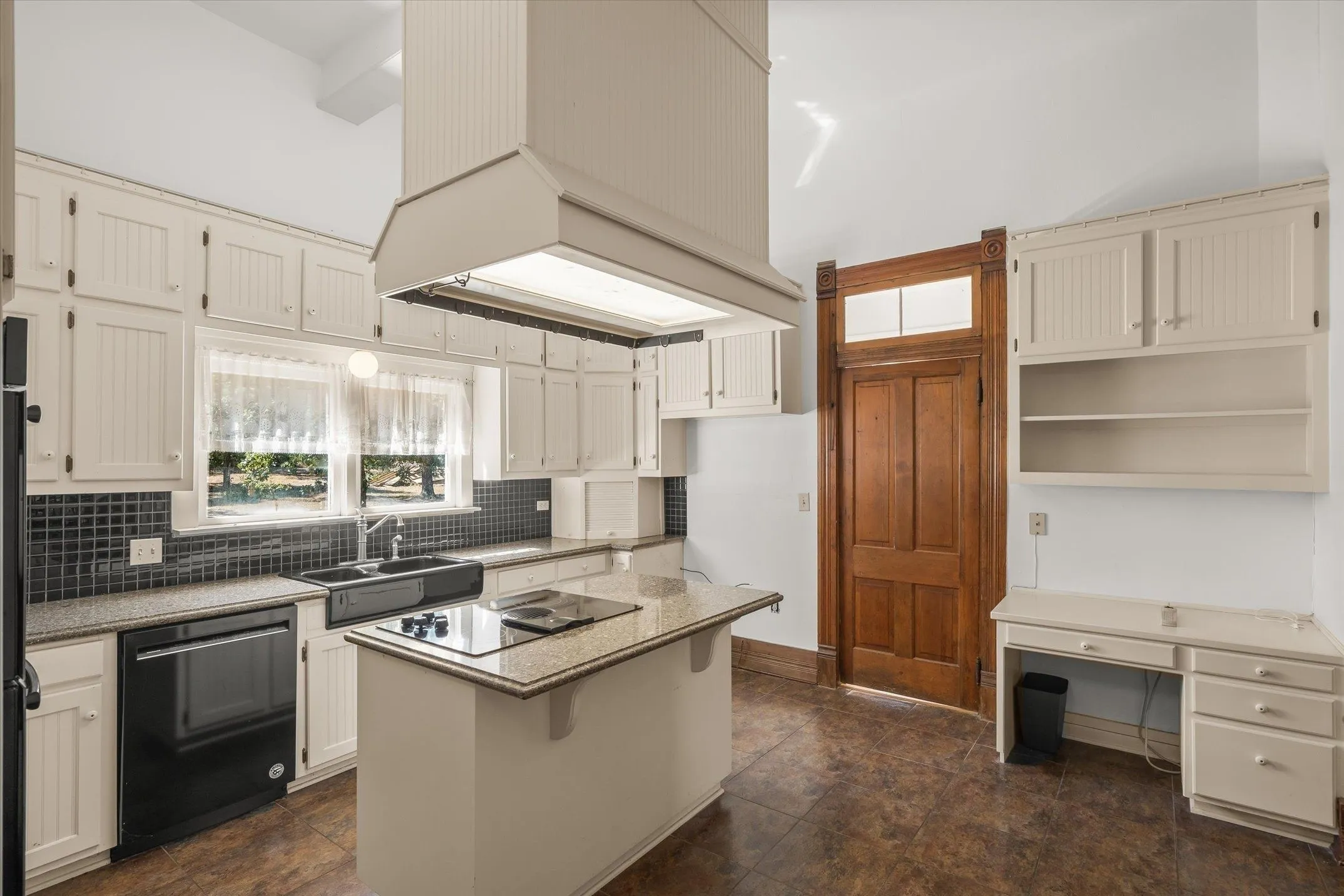 Office For Sale in Wood County , 3615 CR 2330, Mineola, Texas 75773, 0, 0, Garage spaces, 0 Sqft, built in 1902, mls#21384234, Real Estate Agent in Mineola, Homes For Sale in Wood county, Homes For Sale in Mineola, Realtor in Mineola Texas, Real Estate Brokerage Independent Realty Texas, Luminita Cordes Realtor