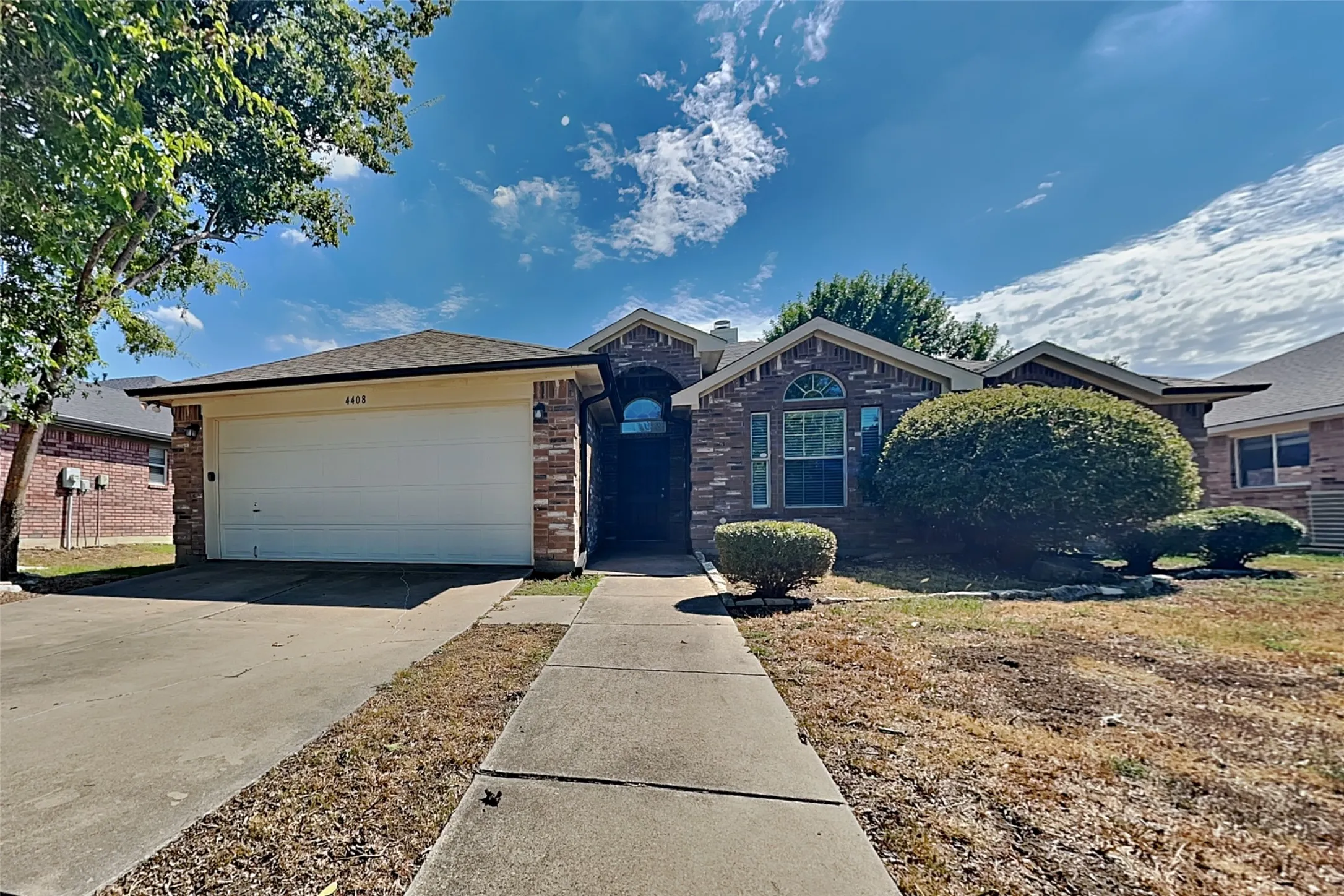 Single Family Residence For Rent in Tarrant County , 4408 Fox Meadows Lane, Mansfield, Texas 76063, 3 Bedroom, 2 Bathroom, 2 Garage spaces, 1,832 Sqft, built in 2004, mls#21396674, Real Estate Agent in Mansfield, Homes For Rent in Tarrant county, Homes For Rent in Mansfield, Realtor in Mansfield Texas, Real Estate Brokerage Independent Realty Texas, Luminita Cordes Realtor