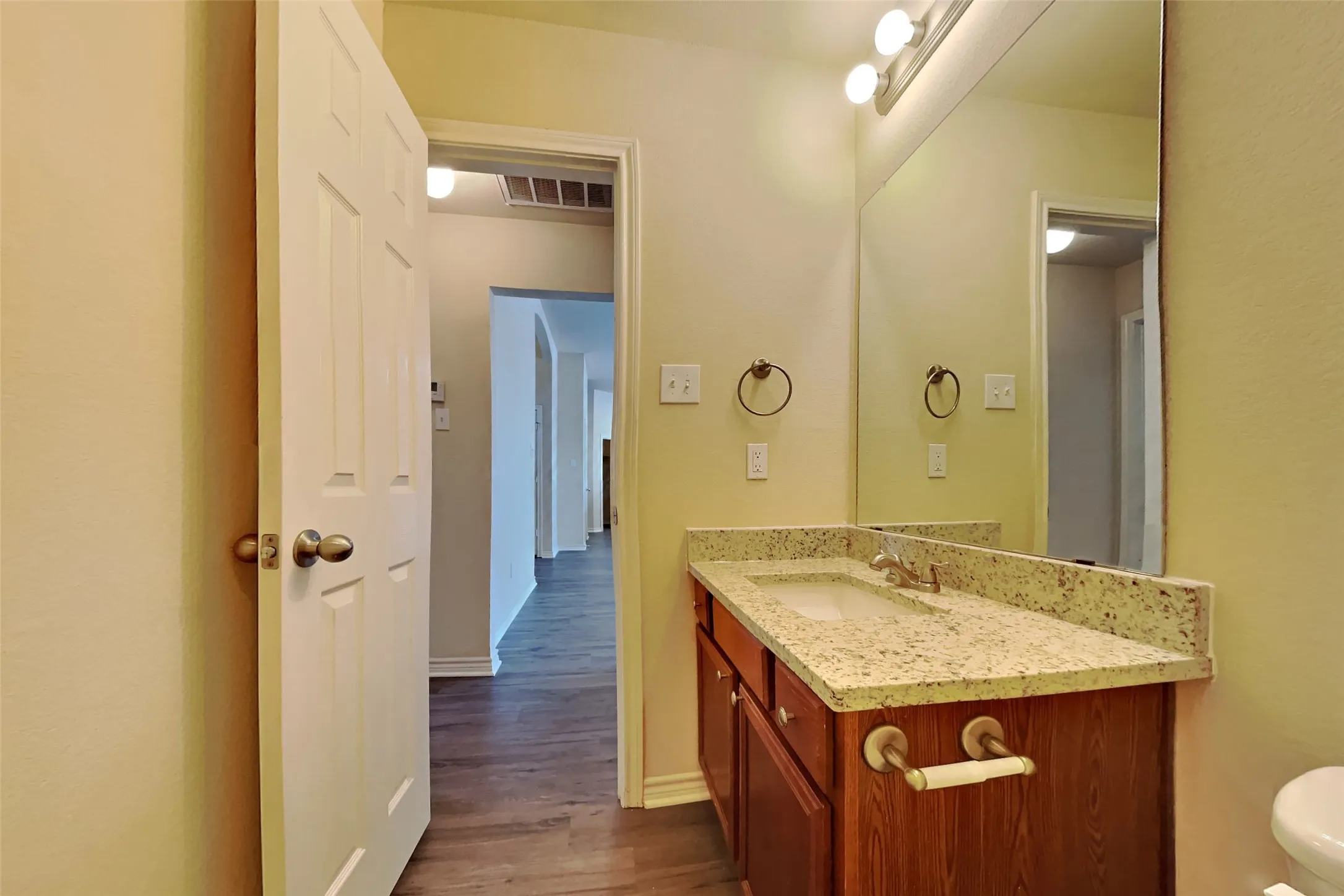 Single Family Residence For Rent in Tarrant County , 4408 Fox Meadows Lane, Mansfield, Texas 76063, 3 Bedroom, 2 Bathroom, 2 Garage spaces, 1,832 Sqft, built in 2004, mls#21396674, Real Estate Agent in Mansfield, Homes For Rent in Tarrant county, Homes For Rent in Mansfield, Realtor in Mansfield Texas, Real Estate Brokerage Independent Realty Texas, Luminita Cordes Realtor