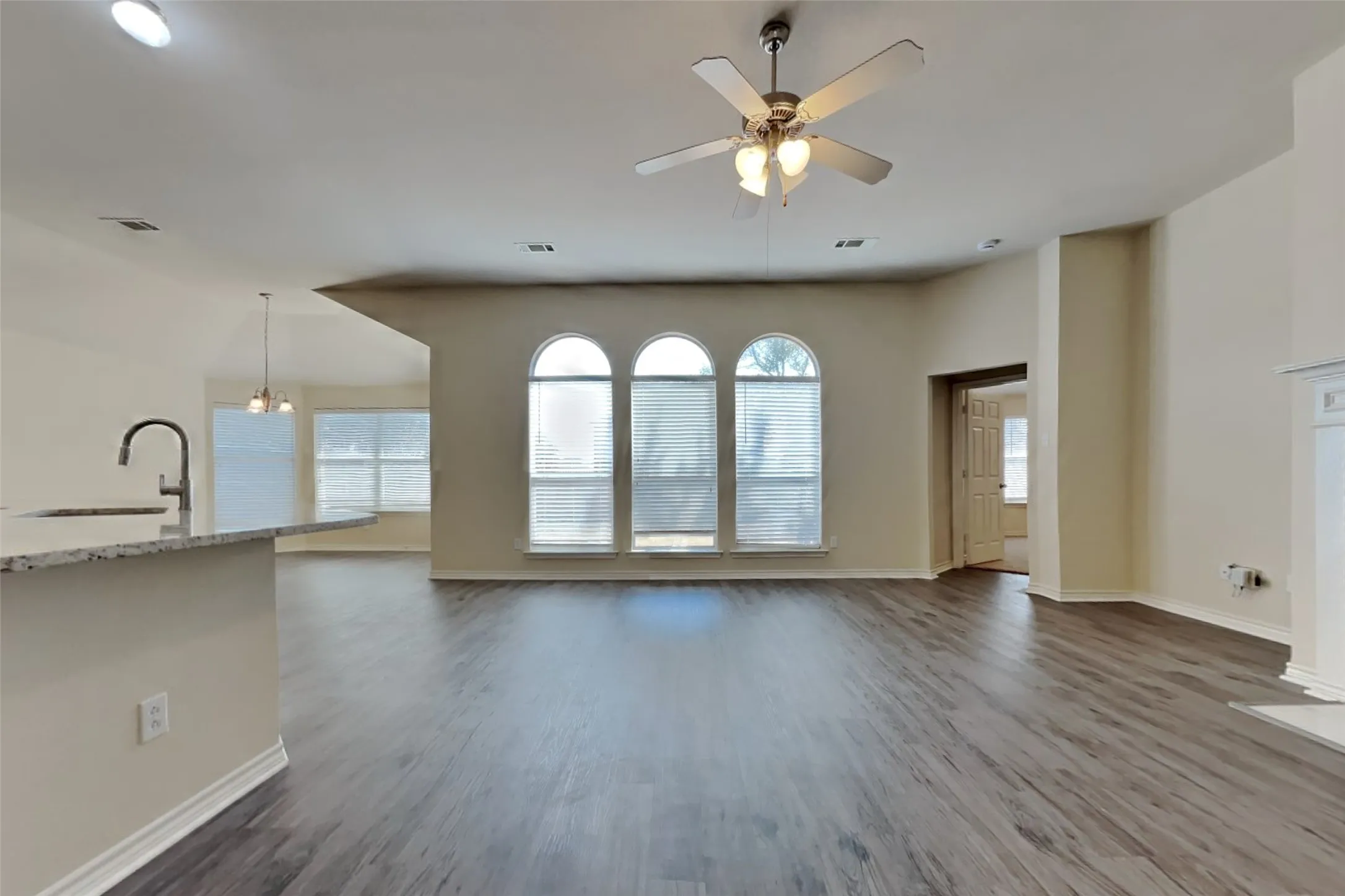 Single Family Residence For Rent in Tarrant County , 4408 Fox Meadows Lane, Mansfield, Texas 76063, 3 Bedroom, 2 Bathroom, 2 Garage spaces, 1,832 Sqft, built in 2004, mls#21396674, Real Estate Agent in Mansfield, Homes For Rent in Tarrant county, Homes For Rent in Mansfield, Realtor in Mansfield Texas, Real Estate Brokerage Independent Realty Texas, Luminita Cordes Realtor