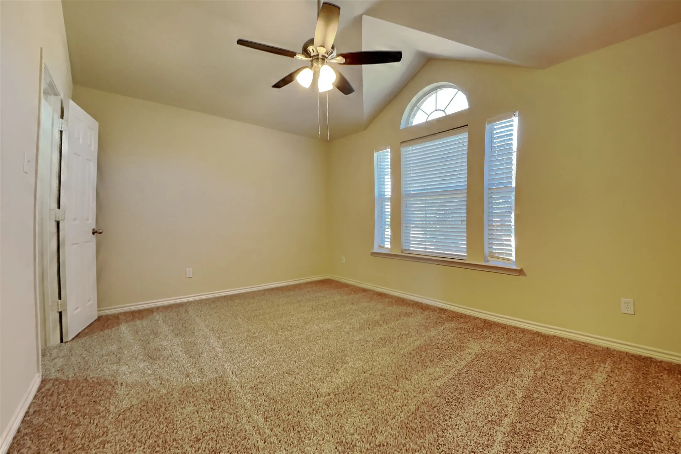 Single Family Residence For Rent in Tarrant County , 4408 Fox Meadows Lane, Mansfield, Texas 76063, 3 Bedroom, 2 Bathroom, 2 Garage spaces, 1,832 Sqft, built in 2004, mls#21396674, Real Estate Agent in Mansfield, Homes For Rent in Tarrant county, Homes For Rent in Mansfield, Realtor in Mansfield Texas, Real Estate Brokerage Independent Realty Texas, Luminita Cordes Realtor