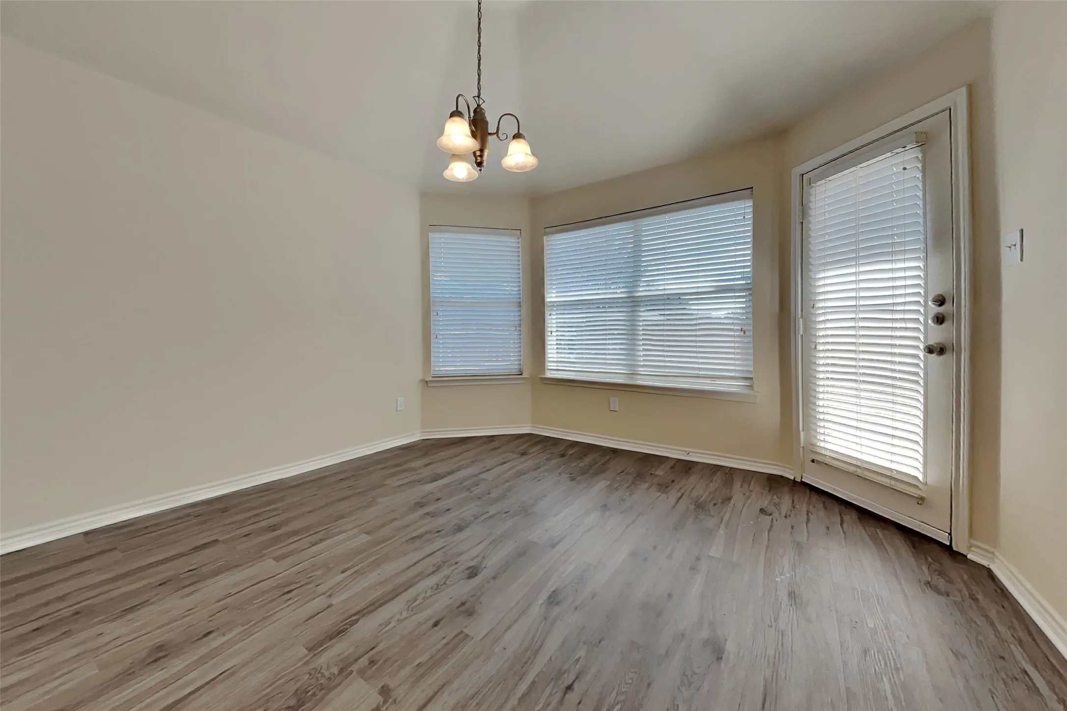 Single Family Residence For Rent in Tarrant County , 4408 Fox Meadows Lane, Mansfield, Texas 76063, 3 Bedroom, 2 Bathroom, 2 Garage spaces, 1,832 Sqft, built in 2004, mls#21396674, Real Estate Agent in Mansfield, Homes For Rent in Tarrant county, Homes For Rent in Mansfield, Realtor in Mansfield Texas, Real Estate Brokerage Independent Realty Texas, Luminita Cordes Realtor
