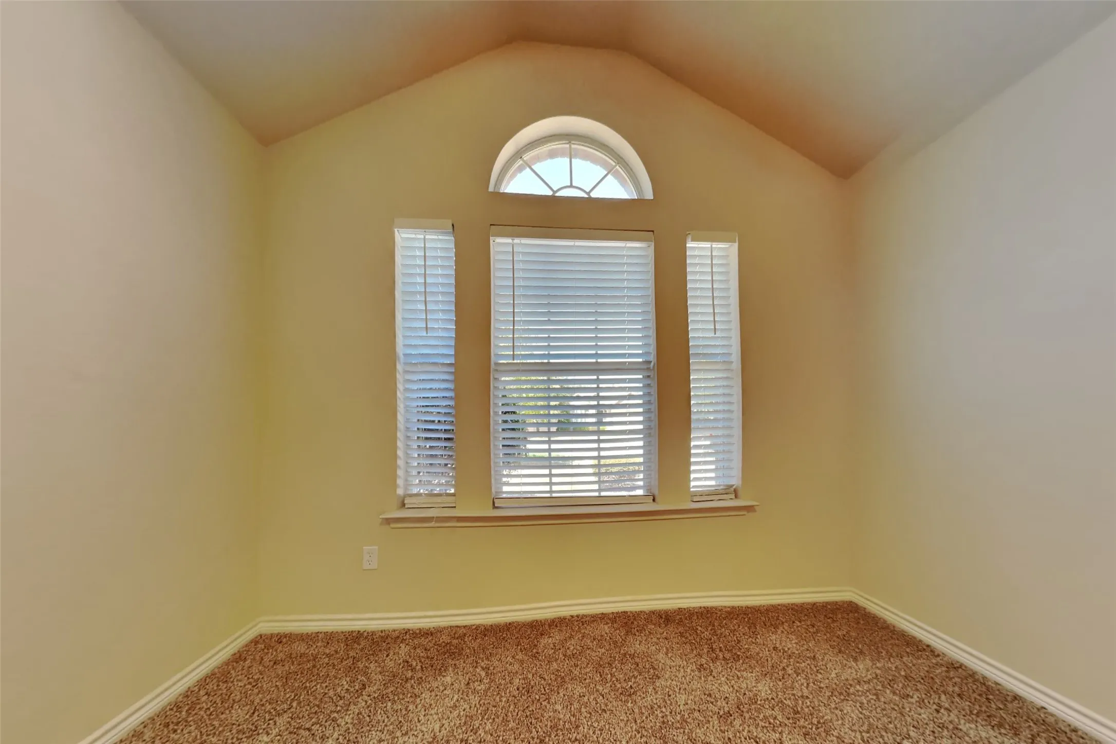 Single Family Residence For Rent in Tarrant County , 4408 Fox Meadows Lane, Mansfield, Texas 76063, 3 Bedroom, 2 Bathroom, 2 Garage spaces, 1,832 Sqft, built in 2004, mls#21396674, Real Estate Agent in Mansfield, Homes For Rent in Tarrant county, Homes For Rent in Mansfield, Realtor in Mansfield Texas, Real Estate Brokerage Independent Realty Texas, Luminita Cordes Realtor
