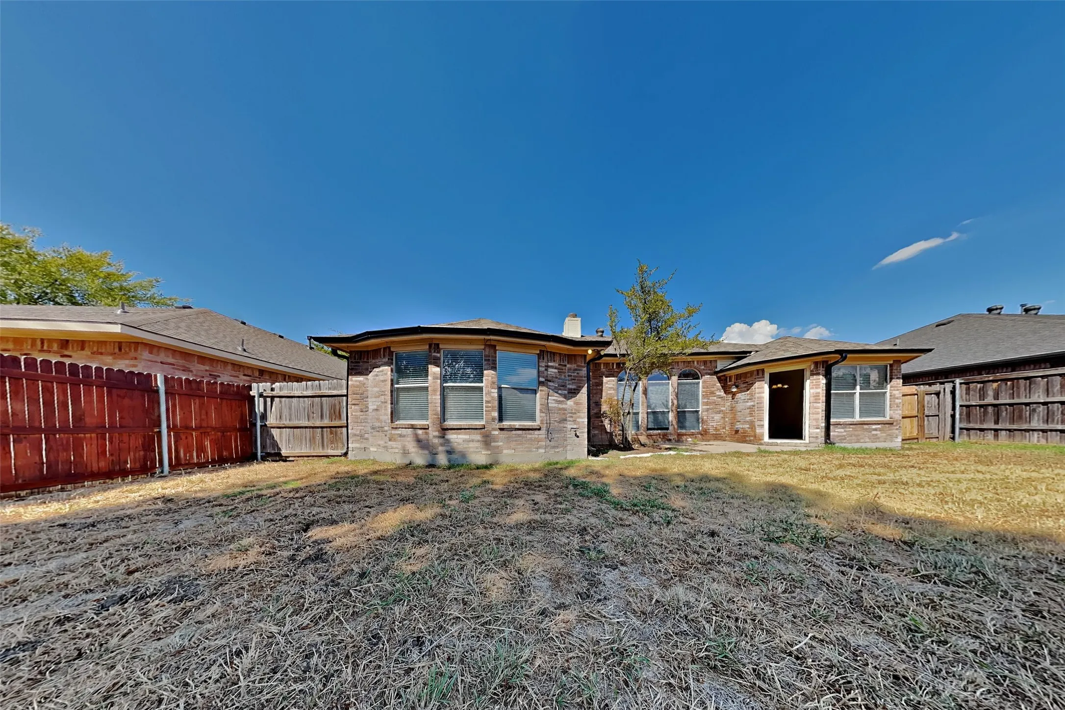 Single Family Residence For Rent in Tarrant County , 4408 Fox Meadows Lane, Mansfield, Texas 76063, 3 Bedroom, 2 Bathroom, 2 Garage spaces, 1,832 Sqft, built in 2004, mls#21396674, Real Estate Agent in Mansfield, Homes For Rent in Tarrant county, Homes For Rent in Mansfield, Realtor in Mansfield Texas, Real Estate Brokerage Independent Realty Texas, Luminita Cordes Realtor