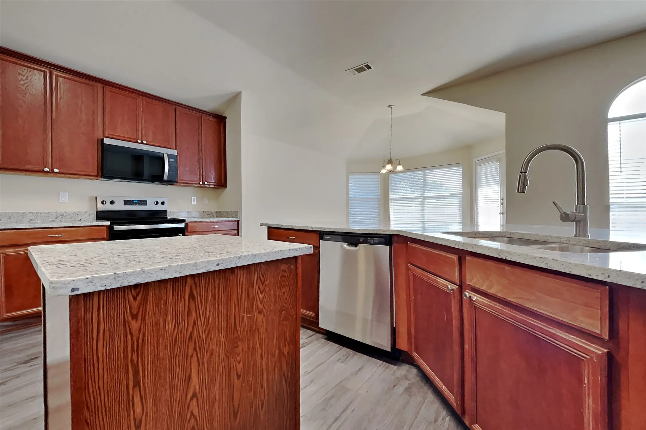 Single Family Residence For Rent in Tarrant County , 4408 Fox Meadows Lane, Mansfield, Texas 76063, 3 Bedroom, 2 Bathroom, 2 Garage spaces, 1,832 Sqft, built in 2004, mls#21396674, Real Estate Agent in Mansfield, Homes For Rent in Tarrant county, Homes For Rent in Mansfield, Realtor in Mansfield Texas, Real Estate Brokerage Independent Realty Texas, Luminita Cordes Realtor