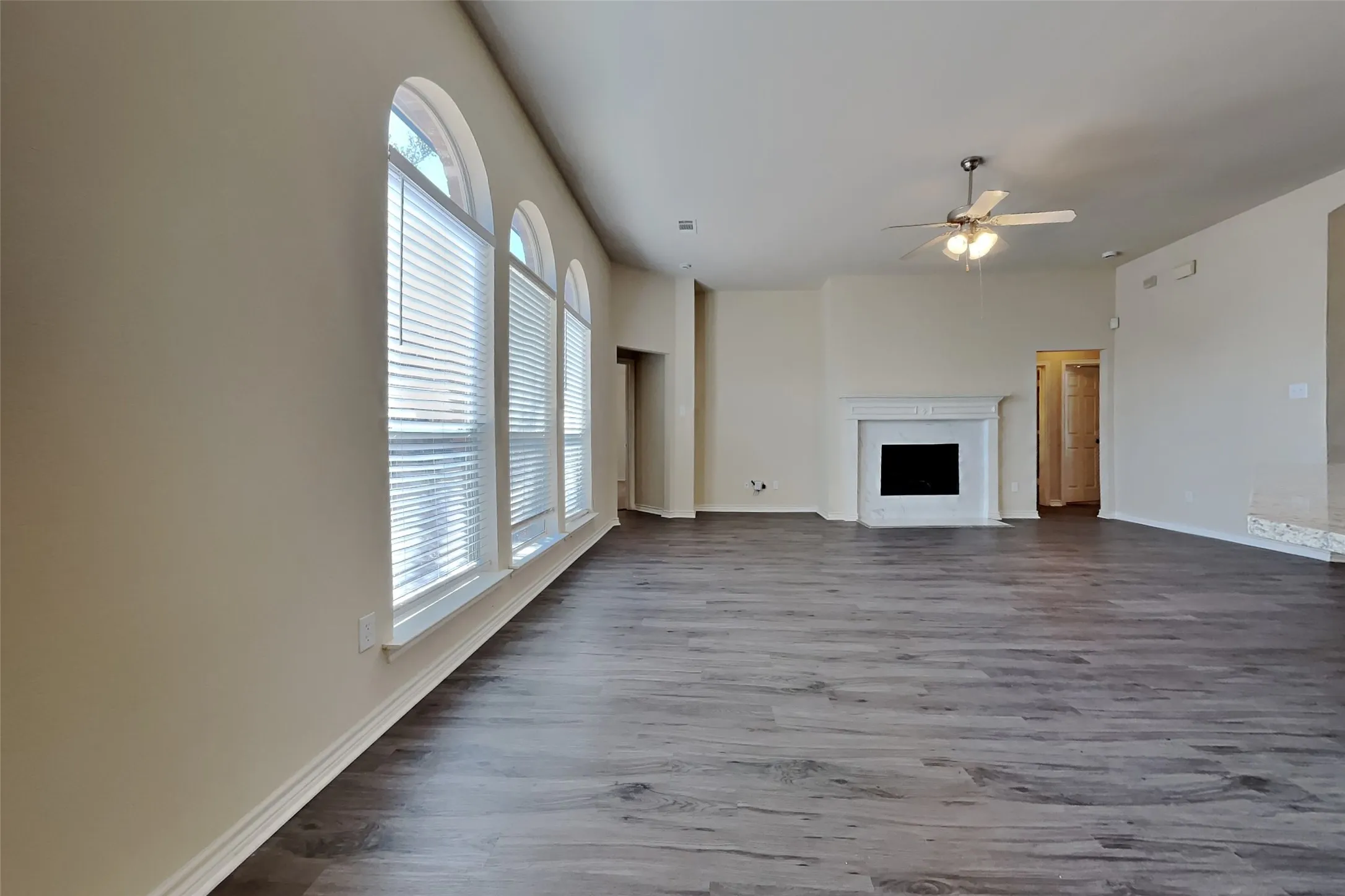 Single Family Residence For Rent in Tarrant County , 4408 Fox Meadows Lane, Mansfield, Texas 76063, 3 Bedroom, 2 Bathroom, 2 Garage spaces, 1,832 Sqft, built in 2004, mls#21396674, Real Estate Agent in Mansfield, Homes For Rent in Tarrant county, Homes For Rent in Mansfield, Realtor in Mansfield Texas, Real Estate Brokerage Independent Realty Texas, Luminita Cordes Realtor