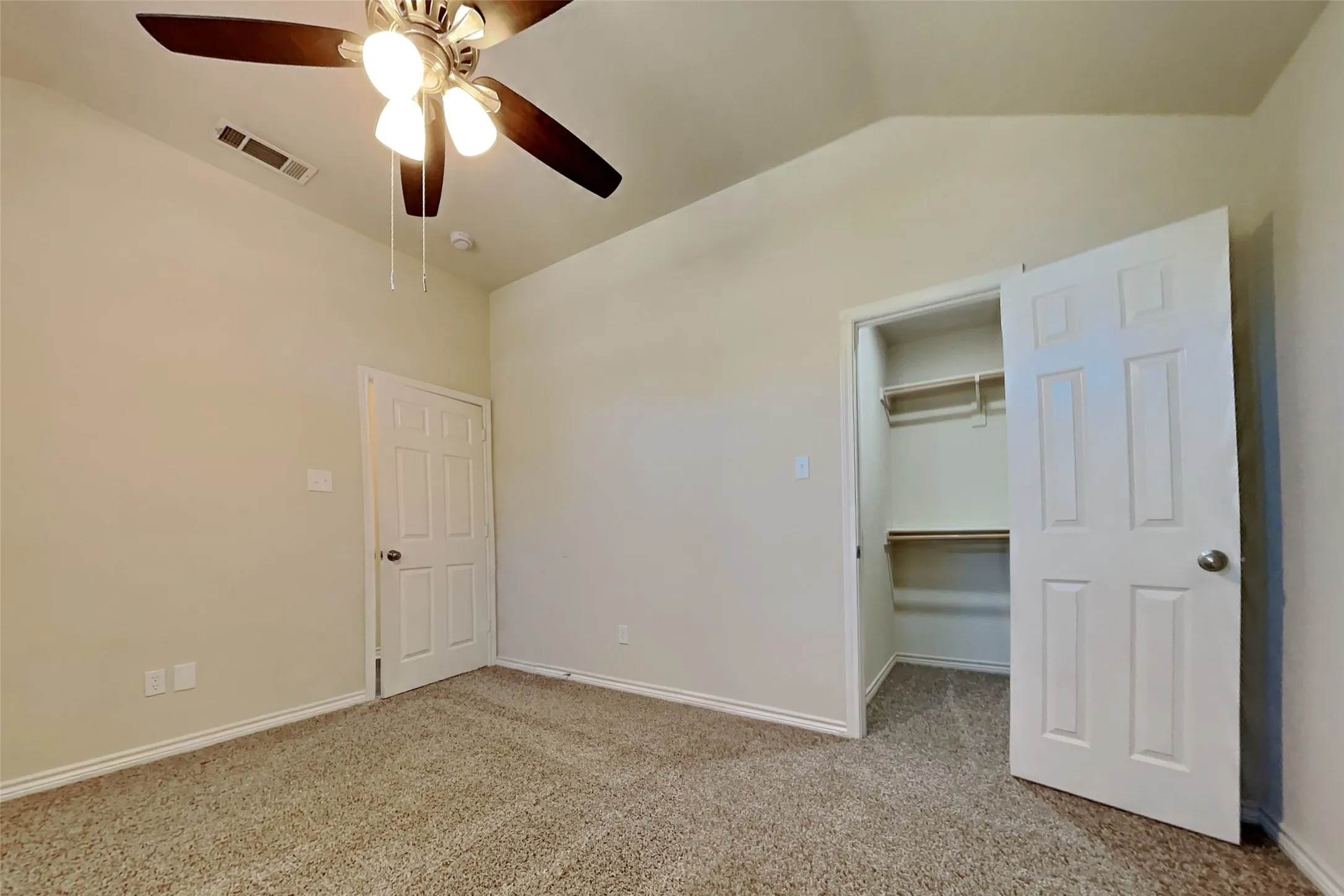 Single Family Residence For Rent in Tarrant County , 4408 Fox Meadows Lane, Mansfield, Texas 76063, 3 Bedroom, 2 Bathroom, 2 Garage spaces, 1,832 Sqft, built in 2004, mls#21396674, Real Estate Agent in Mansfield, Homes For Rent in Tarrant county, Homes For Rent in Mansfield, Realtor in Mansfield Texas, Real Estate Brokerage Independent Realty Texas, Luminita Cordes Realtor