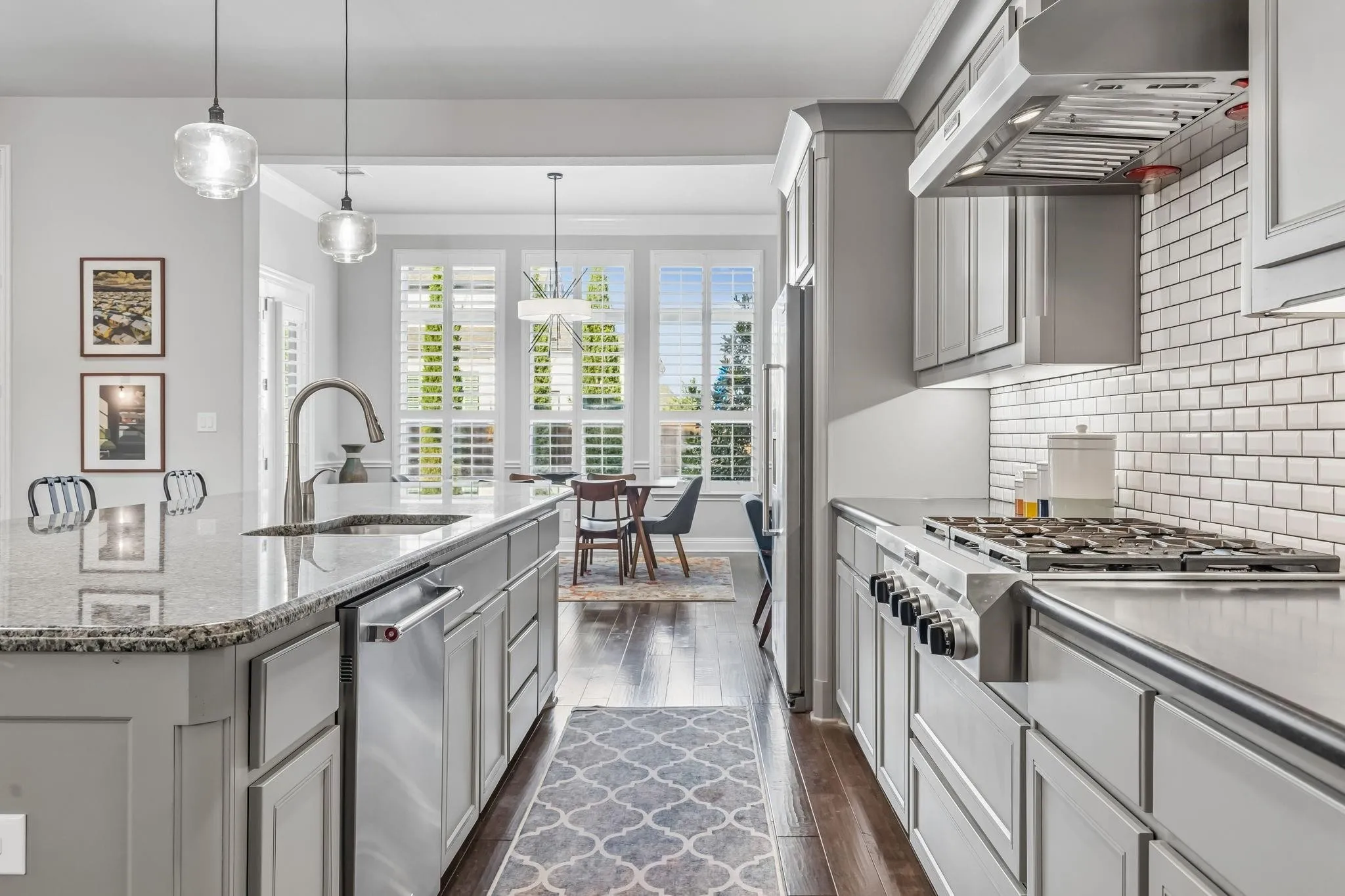 Chef-inspired kitchen featuring a commercial-grade 6-burner gas cooktop for effortless gourmet cooking.