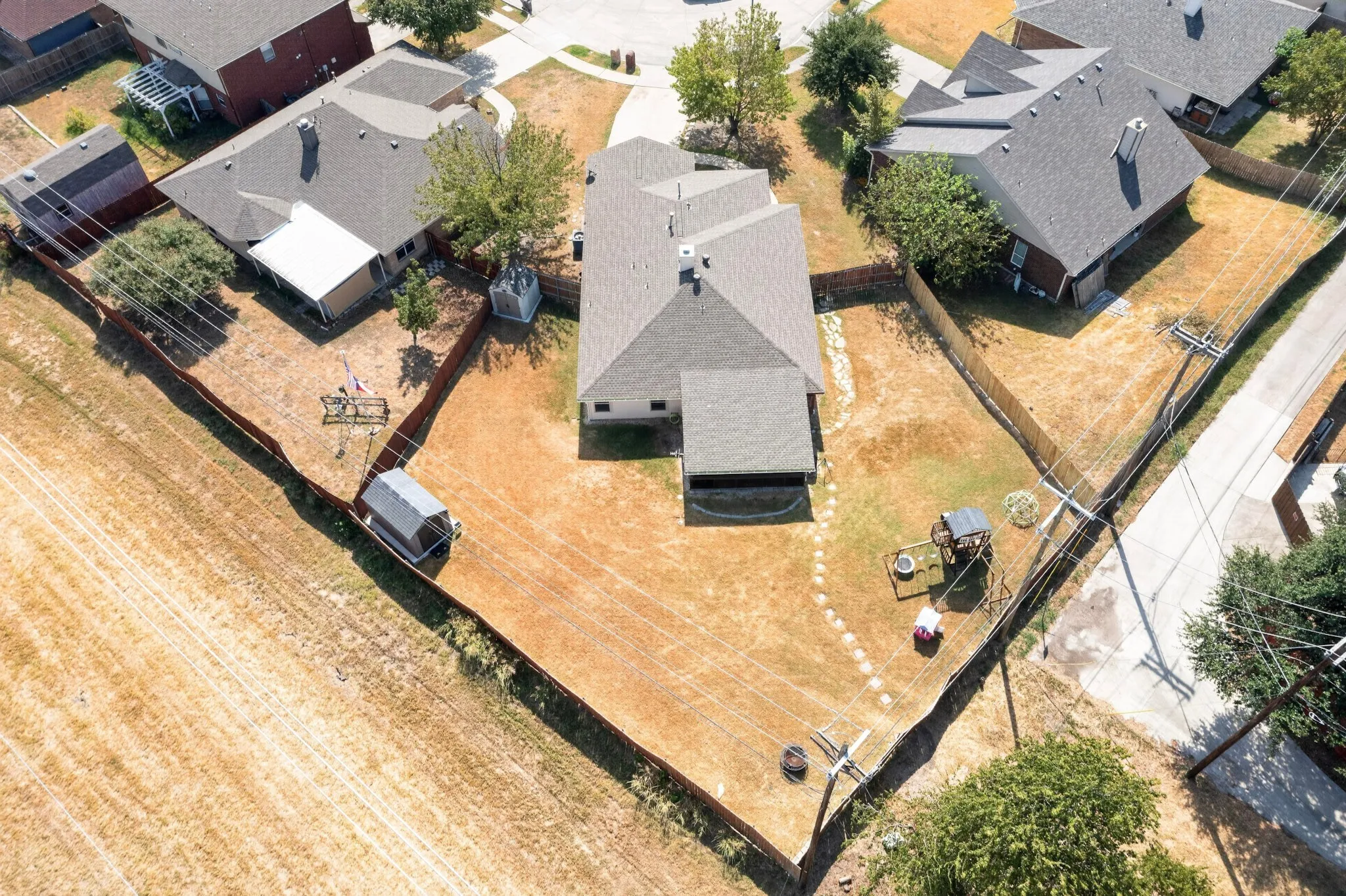 Single Family Residence For Sale in Collin County , 609 Haymeadow Drive, Wylie, Texas 75098, 4 Bedroom, 2 Bathroom, 2 Garage spaces, 1,914 Sqft, built in 2001, mls#21395942, Real Estate Agent in Wylie, Homes For Sale in Collin county, Homes For Sale in Wylie, Realtor in Wylie Texas, Real Estate Brokerage Independent Realty Texas, Luminita Cordes Realtor