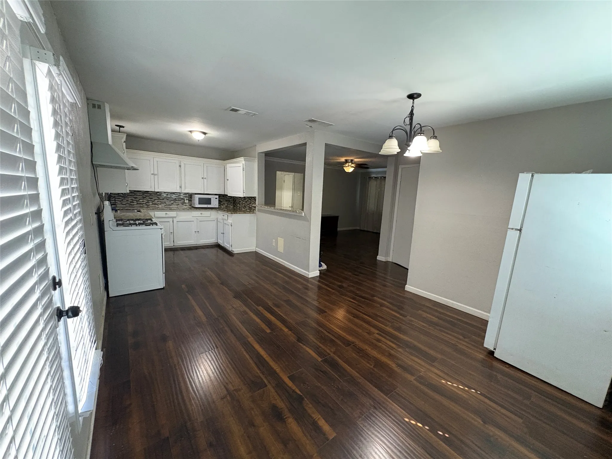 Single Family Residence For Sale in Dallas County , 6907 Atha, Dallas, Texas 75217, 4 Bedroom, 2 Bathroom, 1 Garage spaces, 1,172 Sqft, built in 1960, mls#21394604, Real Estate Agent in Dallas, Homes For Sale in Dallas county, Homes For Sale in Dallas, Realtor in Dallas Texas, Real Estate Brokerage Independent Realty Texas, Luminita Cordes Realtor