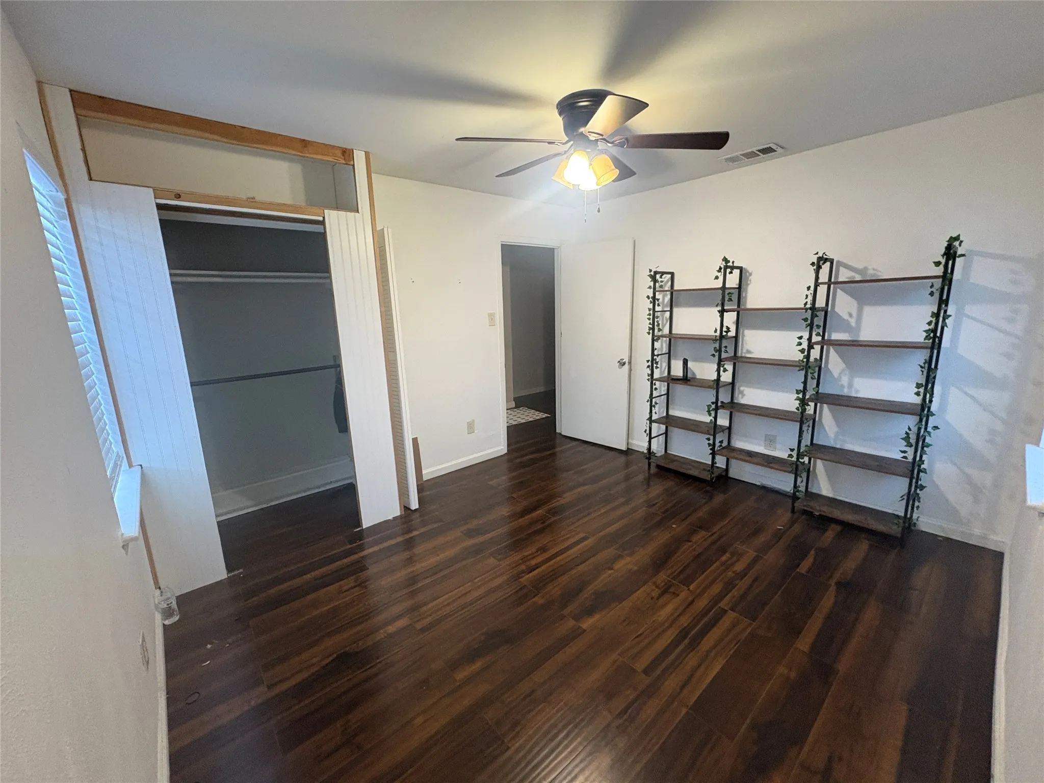 Single Family Residence For Sale in Dallas County , 6907 Atha, Dallas, Texas 75217, 4 Bedroom, 2 Bathroom, 1 Garage spaces, 1,172 Sqft, built in 1960, mls#21394604, Real Estate Agent in Dallas, Homes For Sale in Dallas county, Homes For Sale in Dallas, Realtor in Dallas Texas, Real Estate Brokerage Independent Realty Texas, Luminita Cordes Realtor