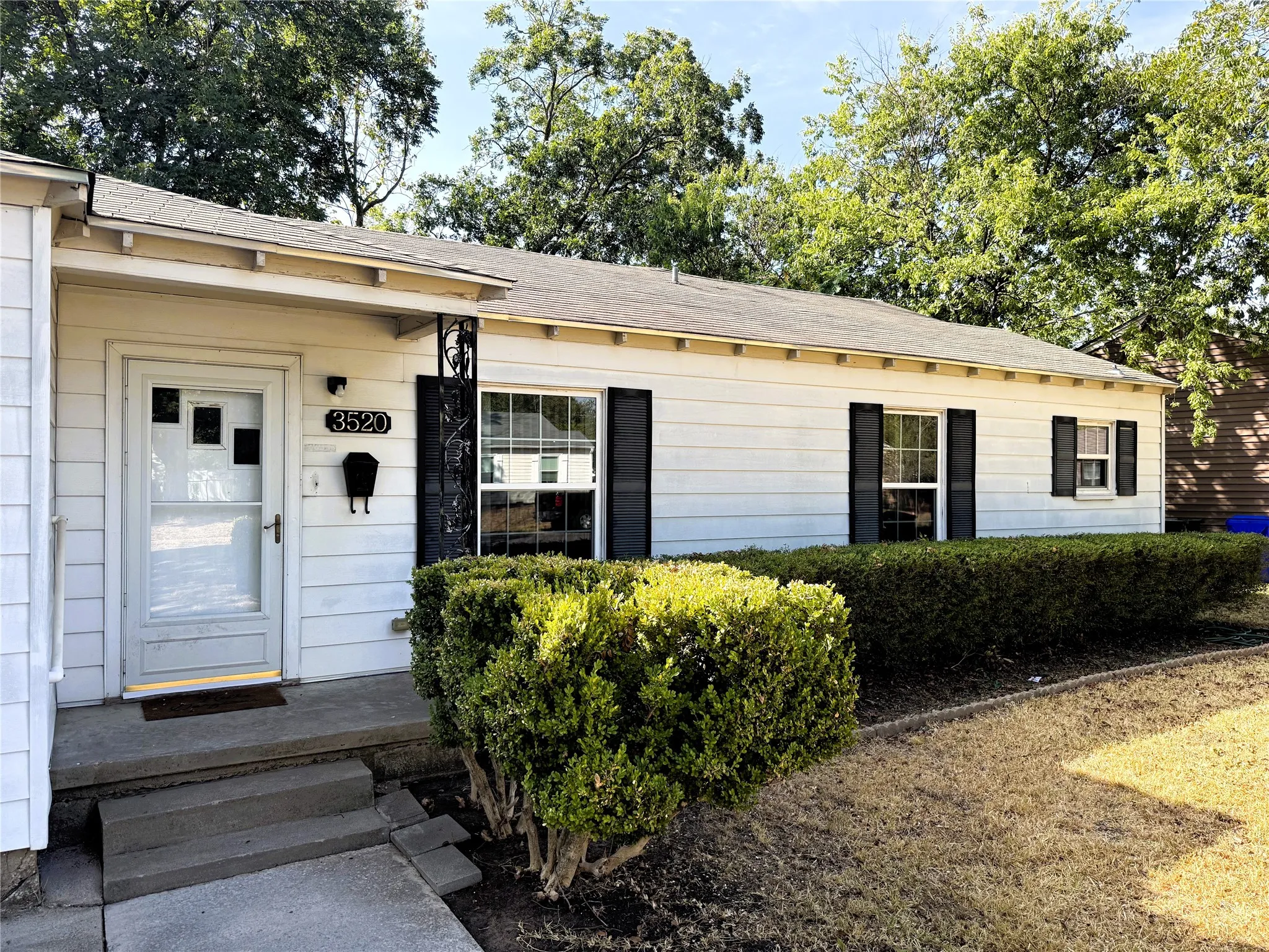 Single Family Residence For Sale in Mc Lennan County , 3520 Maple Avenue, Waco, Texas 76707, 4 Bedroom, 2 Bathroom, Garage spaces, 1,669 Sqft, built in 1950, mls#21396658, Real Estate Agent in Waco, Homes For Sale in Mc Lennan county, Homes For Sale in Waco, Realtor in Waco Texas, Real Estate Brokerage Independent Realty Texas, Luminita Cordes Realtor