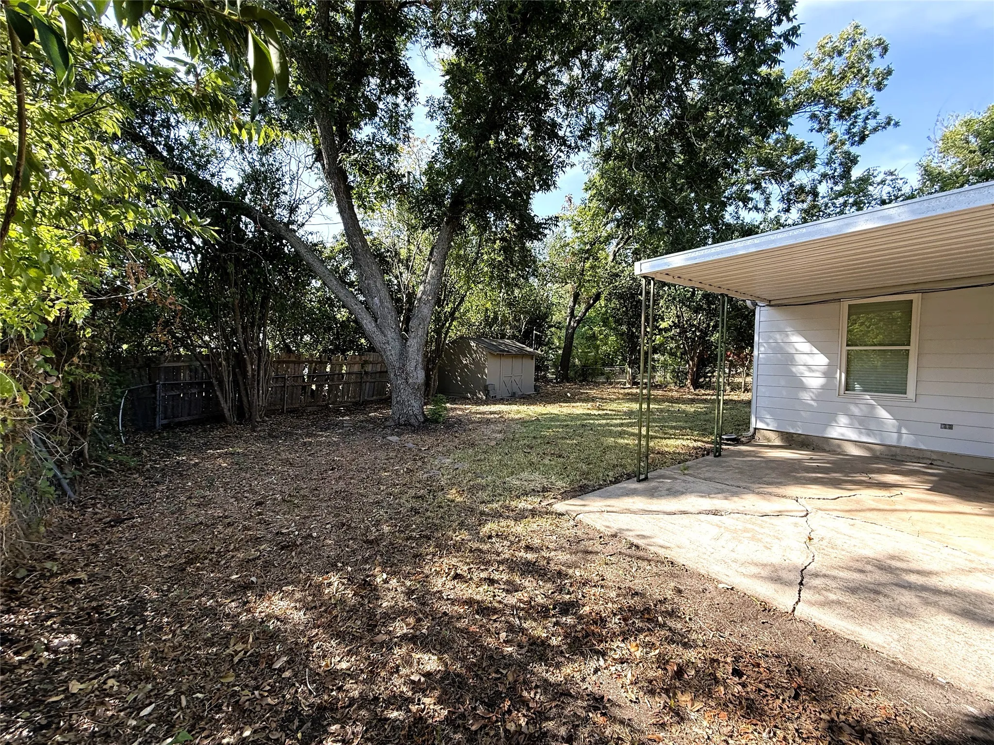 Single Family Residence For Sale in Mc Lennan County , 3520 Maple Avenue, Waco, Texas 76707, 4 Bedroom, 2 Bathroom, Garage spaces, 1,669 Sqft, built in 1950, mls#21396658, Real Estate Agent in Waco, Homes For Sale in Mc Lennan county, Homes For Sale in Waco, Realtor in Waco Texas, Real Estate Brokerage Independent Realty Texas, Luminita Cordes Realtor