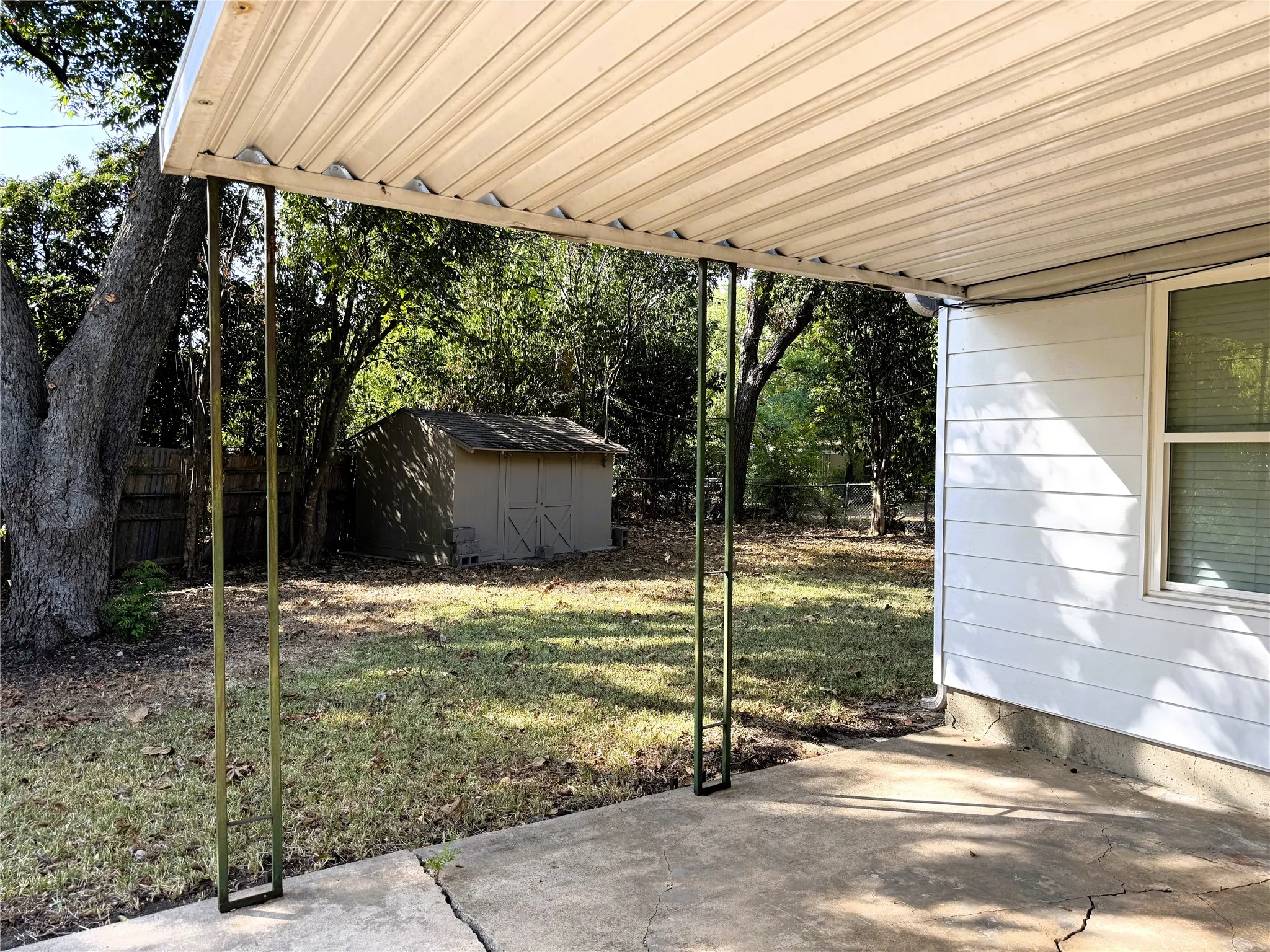 Single Family Residence For Sale in Mc Lennan County , 3520 Maple Avenue, Waco, Texas 76707, 4 Bedroom, 2 Bathroom, Garage spaces, 1,669 Sqft, built in 1950, mls#21396658, Real Estate Agent in Waco, Homes For Sale in Mc Lennan county, Homes For Sale in Waco, Realtor in Waco Texas, Real Estate Brokerage Independent Realty Texas, Luminita Cordes Realtor