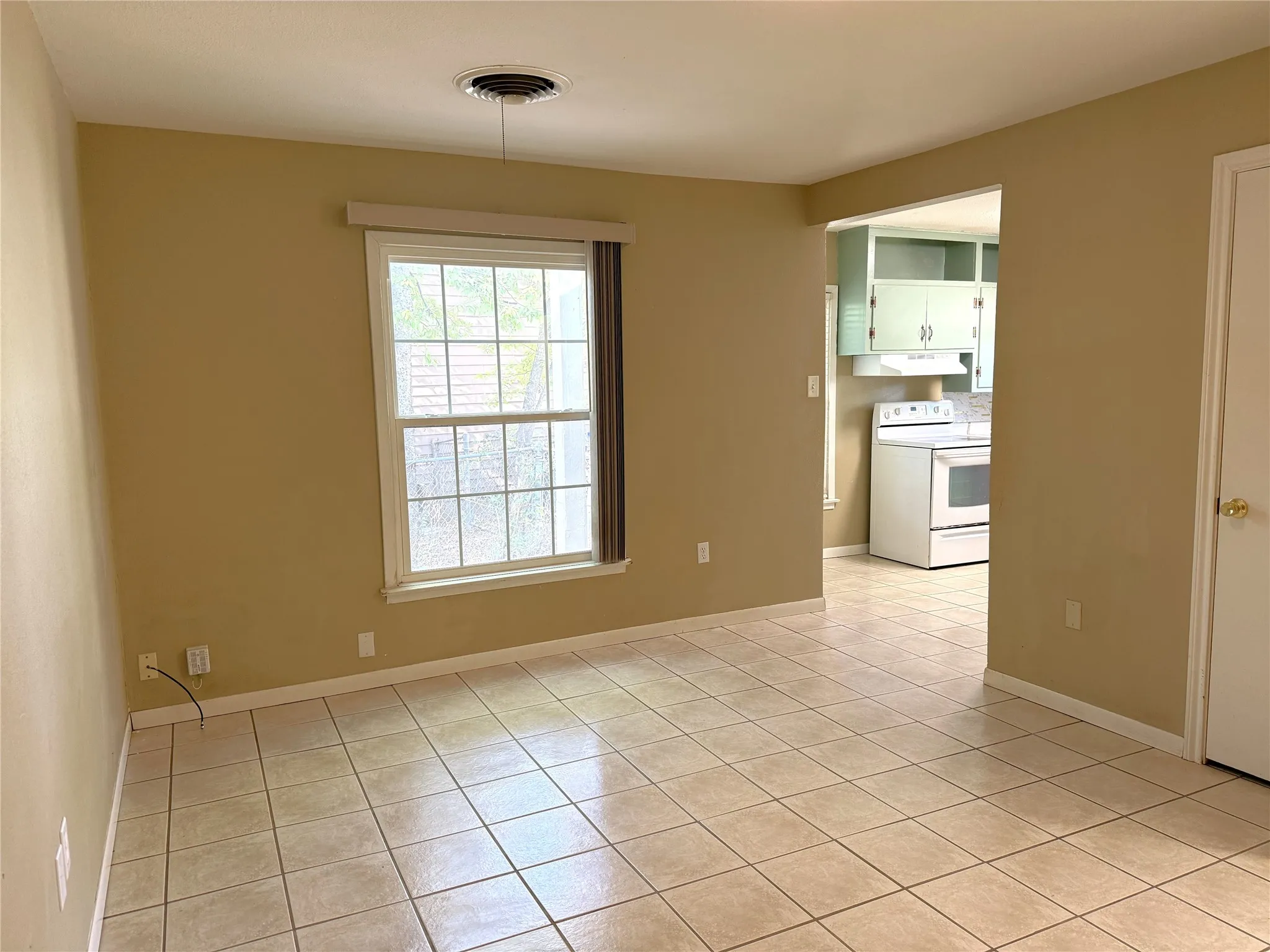 Single Family Residence For Sale in Mc Lennan County , 3520 Maple Avenue, Waco, Texas 76707, 4 Bedroom, 2 Bathroom, Garage spaces, 1,669 Sqft, built in 1950, mls#21396658, Real Estate Agent in Waco, Homes For Sale in Mc Lennan county, Homes For Sale in Waco, Realtor in Waco Texas, Real Estate Brokerage Independent Realty Texas, Luminita Cordes Realtor
