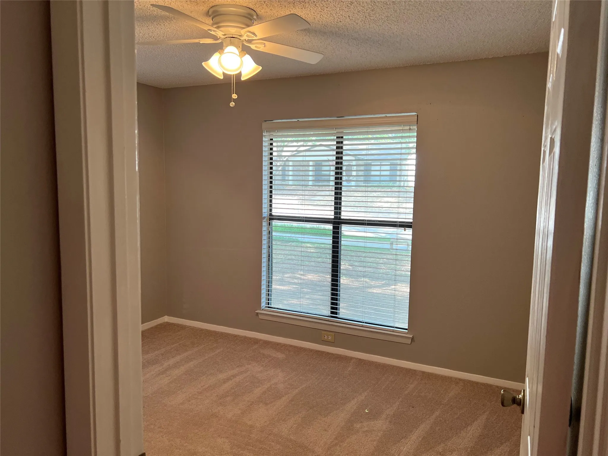 Single Family Residence For Rent in Denton County , 762 Red Wing Drive, Lewisville, Texas 75067, 3 Bedroom, 2 Bathroom, 2 Garage spaces, 1,581 Sqft, built in 1978, mls#21395429, Real Estate Agent in Lewisville, Homes For Rent in Denton county, Homes For Rent in Lewisville, Realtor in Lewisville Texas, Real Estate Brokerage Independent Realty Texas, Luminita Cordes Realtor