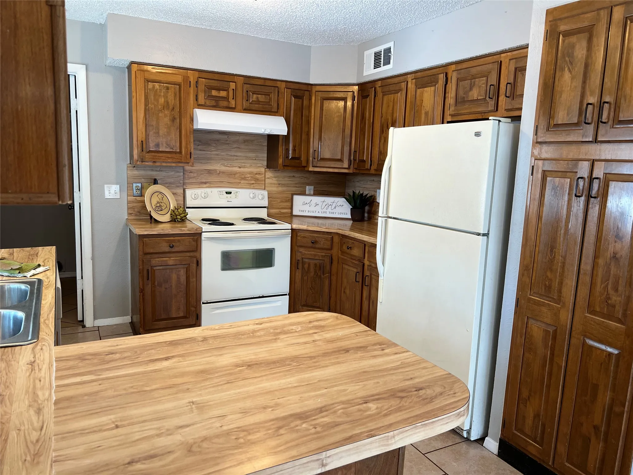 Single Family Residence For Rent in Denton County , 762 Red Wing Drive, Lewisville, Texas 75067, 3 Bedroom, 2 Bathroom, 2 Garage spaces, 1,581 Sqft, built in 1978, mls#21395429, Real Estate Agent in Lewisville, Homes For Rent in Denton county, Homes For Rent in Lewisville, Realtor in Lewisville Texas, Real Estate Brokerage Independent Realty Texas, Luminita Cordes Realtor