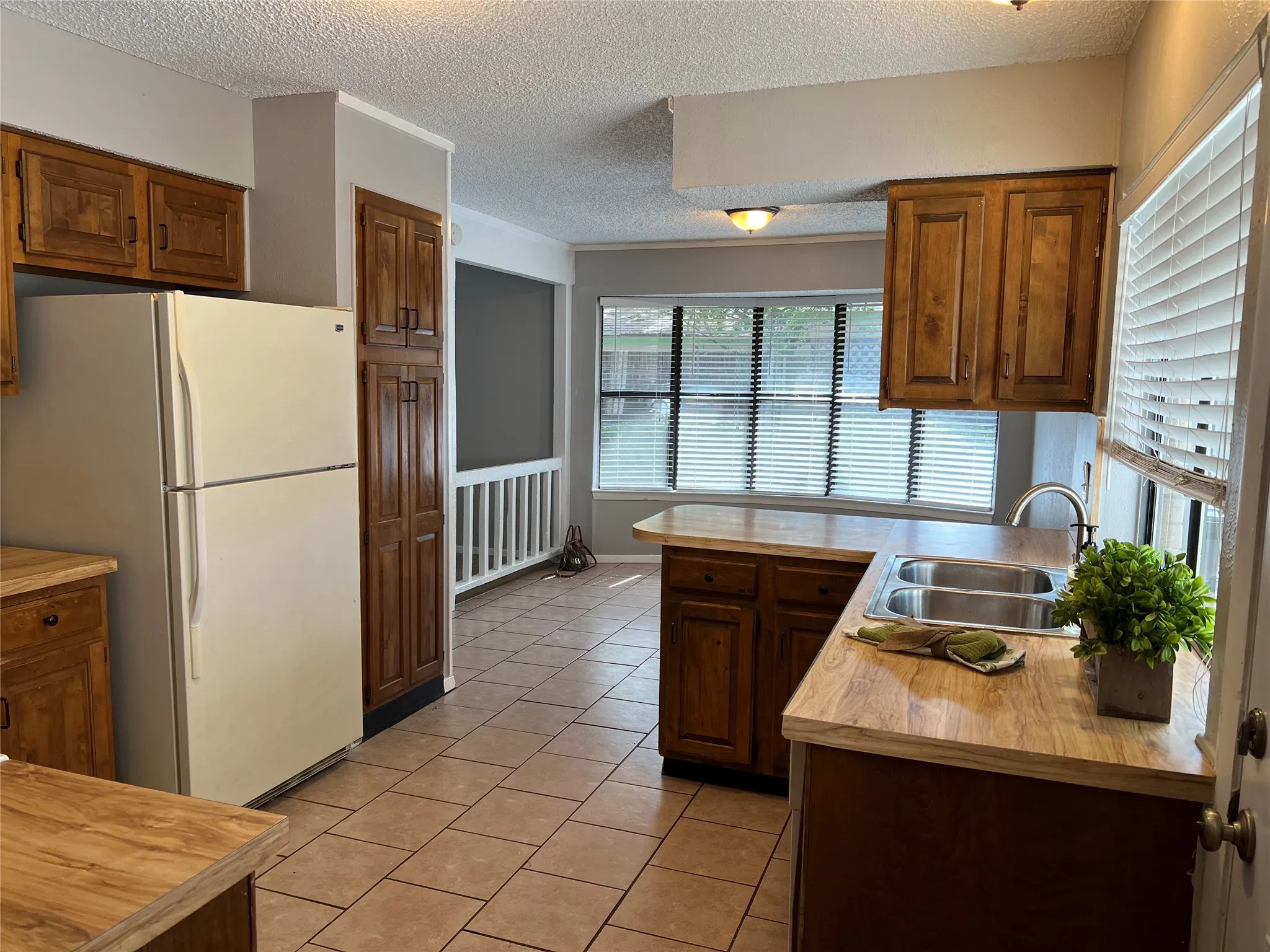 Single Family Residence For Rent in Denton County , 762 Red Wing Drive, Lewisville, Texas 75067, 3 Bedroom, 2 Bathroom, 2 Garage spaces, 1,581 Sqft, built in 1978, mls#21395429, Real Estate Agent in Lewisville, Homes For Rent in Denton county, Homes For Rent in Lewisville, Realtor in Lewisville Texas, Real Estate Brokerage Independent Realty Texas, Luminita Cordes Realtor