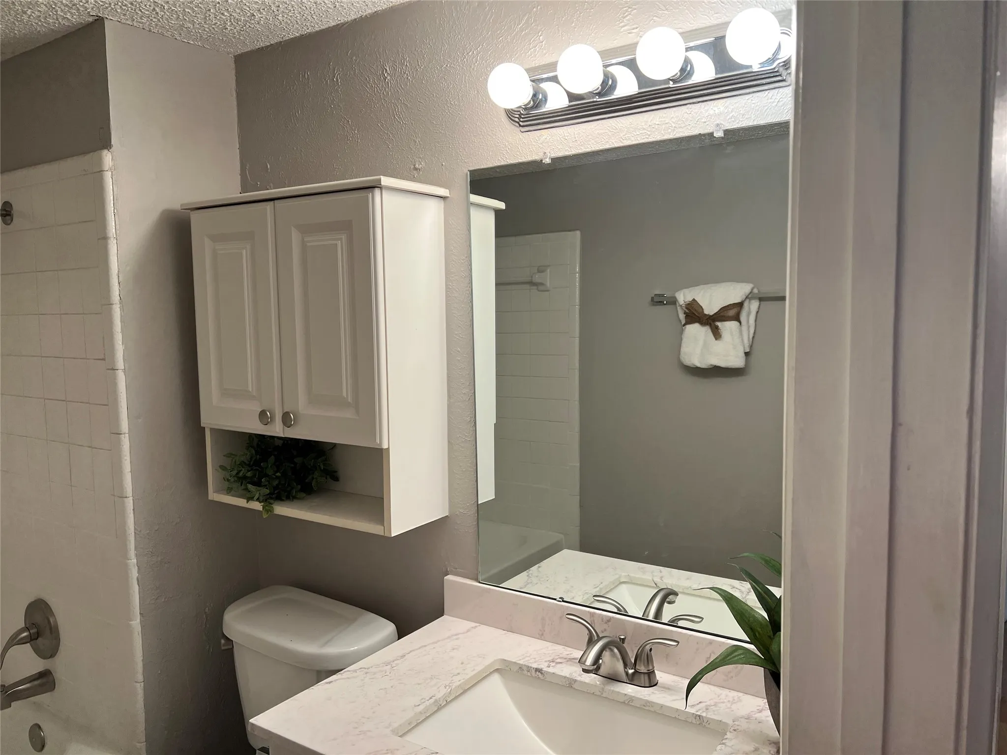 Single Family Residence For Rent in Denton County , 762 Red Wing Drive, Lewisville, Texas 75067, 3 Bedroom, 2 Bathroom, 2 Garage spaces, 1,581 Sqft, built in 1978, mls#21395429, Real Estate Agent in Lewisville, Homes For Rent in Denton county, Homes For Rent in Lewisville, Realtor in Lewisville Texas, Real Estate Brokerage Independent Realty Texas, Luminita Cordes Realtor