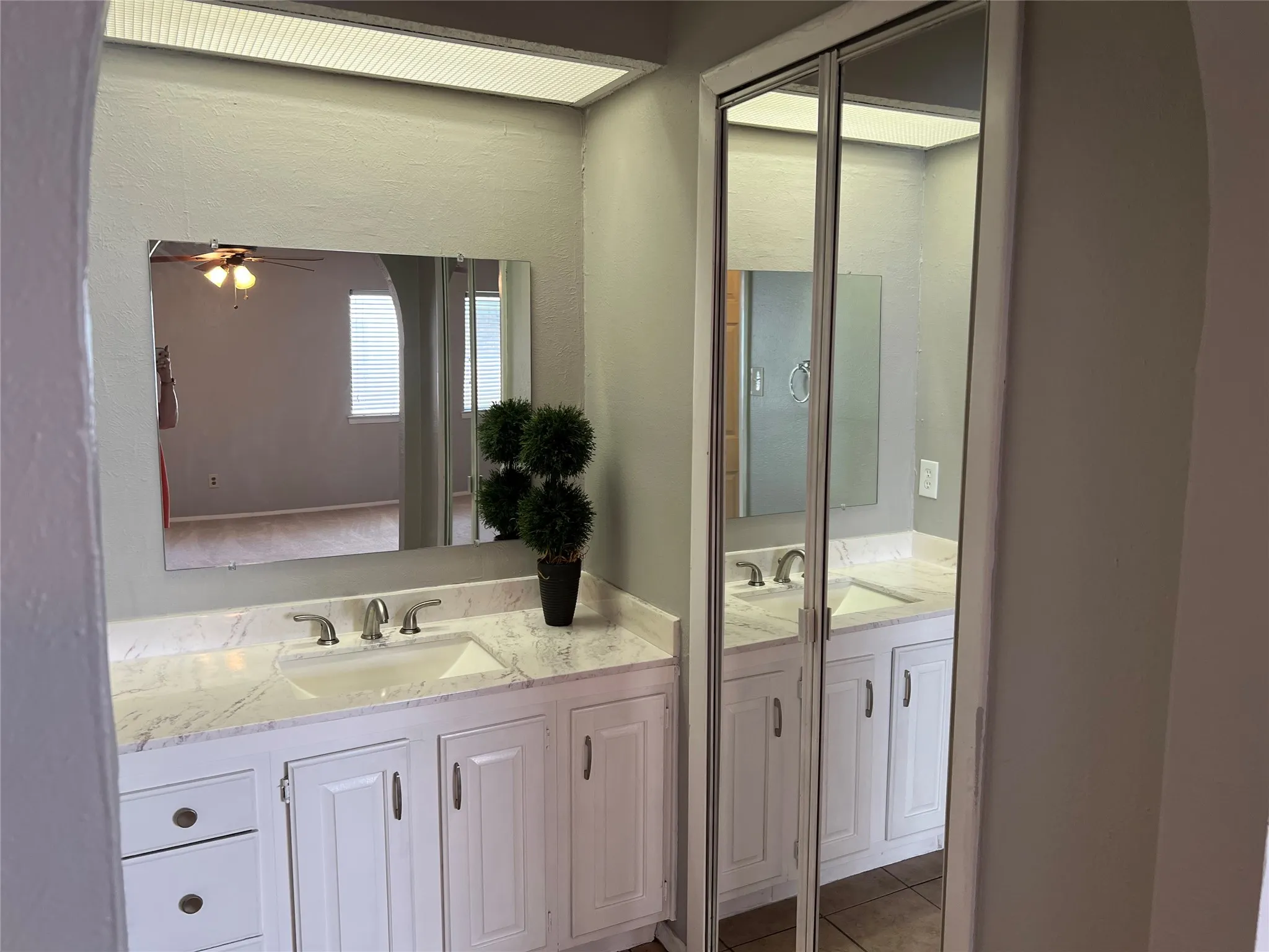 Single Family Residence For Rent in Denton County , 762 Red Wing Drive, Lewisville, Texas 75067, 3 Bedroom, 2 Bathroom, 2 Garage spaces, 1,581 Sqft, built in 1978, mls#21395429, Real Estate Agent in Lewisville, Homes For Rent in Denton county, Homes For Rent in Lewisville, Realtor in Lewisville Texas, Real Estate Brokerage Independent Realty Texas, Luminita Cordes Realtor