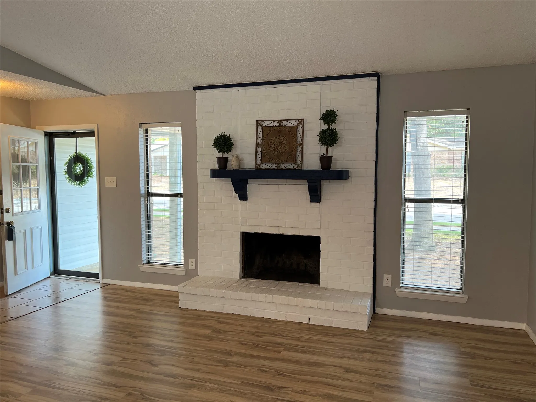 Single Family Residence For Rent in Denton County , 762 Red Wing Drive, Lewisville, Texas 75067, 3 Bedroom, 2 Bathroom, 2 Garage spaces, 1,581 Sqft, built in 1978, mls#21395429, Real Estate Agent in Lewisville, Homes For Rent in Denton county, Homes For Rent in Lewisville, Realtor in Lewisville Texas, Real Estate Brokerage Independent Realty Texas, Luminita Cordes Realtor