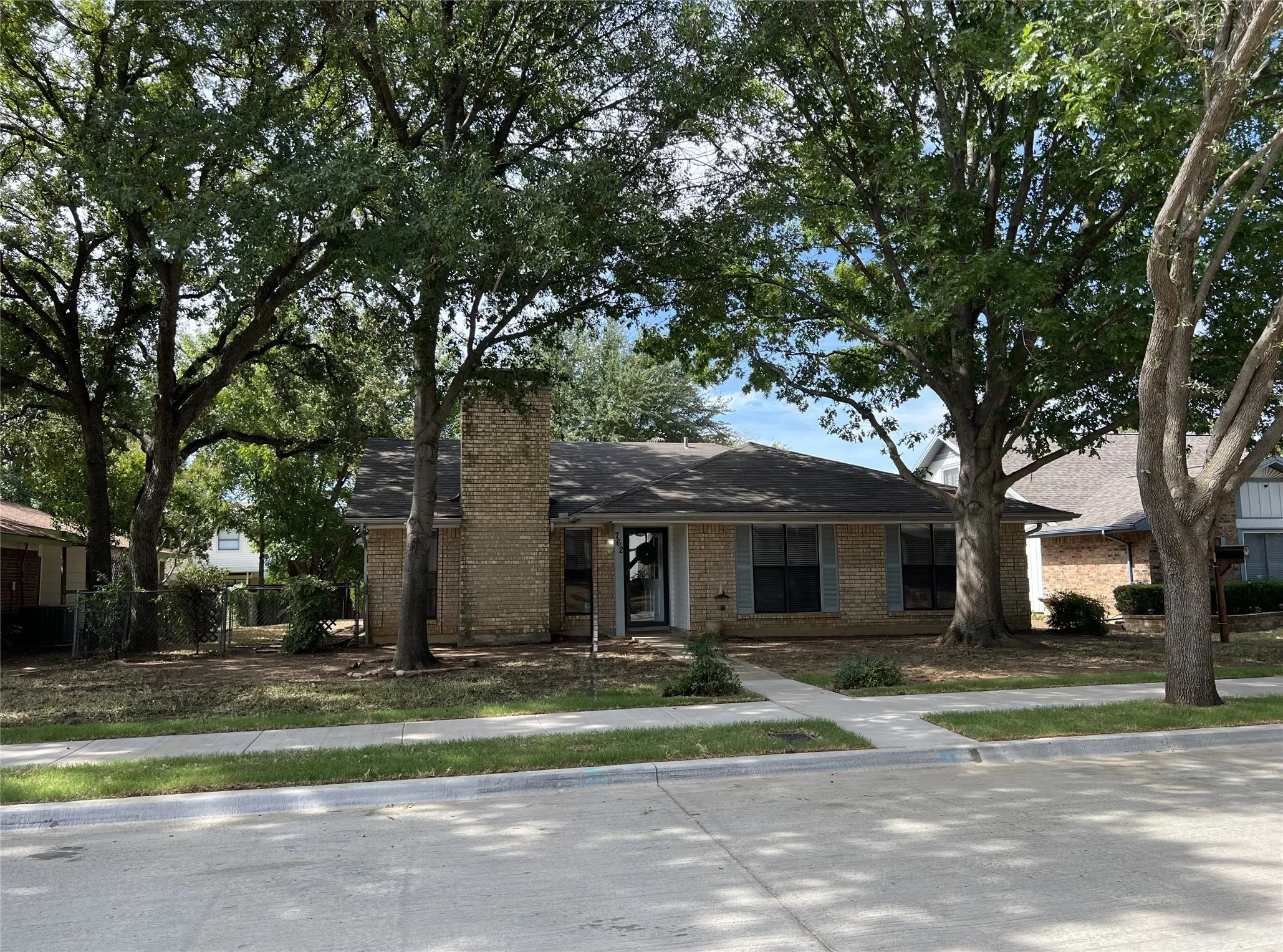 Single Family Residence For Rent in Denton County , 762 Red Wing Drive, Lewisville, Texas 75067, 3 Bedroom, 2 Bathroom, 2 Garage spaces, 1,581 Sqft, built in 1978, mls#21395429, Real Estate Agent in Lewisville, Homes For Rent in Denton county, Homes For Rent in Lewisville, Realtor in Lewisville Texas, Real Estate Brokerage Independent Realty Texas, Luminita Cordes Realtor