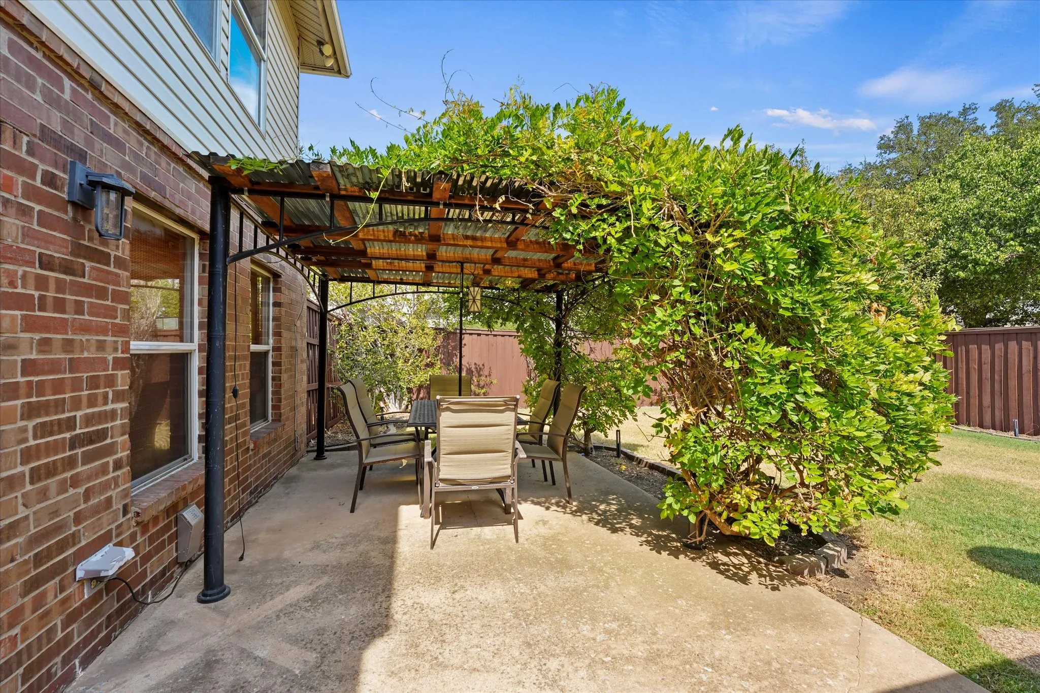 Single Family Residence For Sale in Collin County , 6410 Tara Lane, Frisco, Texas 75035, 3 Bedroom, 3 Bathroom, 2 Garage spaces, 2,860 Sqft, built in 1997, mls#21396687, Real Estate Agent in Frisco, Homes For Sale in Collin county, Homes For Sale in Frisco, Realtor in Frisco Texas, Real Estate Brokerage Independent Realty Texas, Luminita Cordes Realtor
