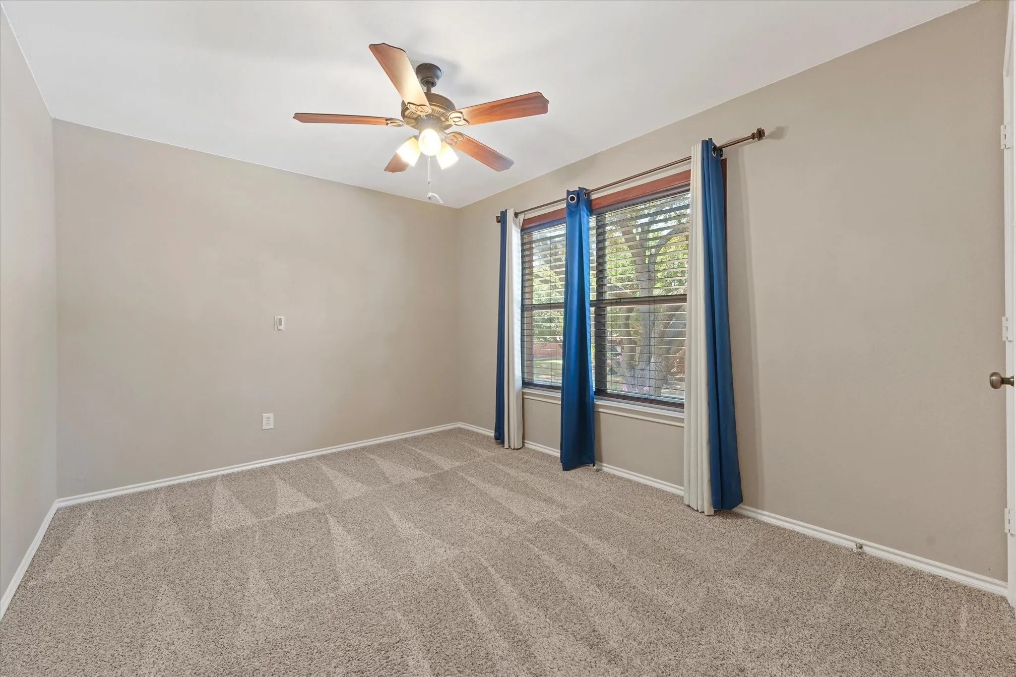 Single Family Residence For Sale in Collin County , 6410 Tara Lane, Frisco, Texas 75035, 3 Bedroom, 3 Bathroom, 2 Garage spaces, 2,860 Sqft, built in 1997, mls#21396687, Real Estate Agent in Frisco, Homes For Sale in Collin county, Homes For Sale in Frisco, Realtor in Frisco Texas, Real Estate Brokerage Independent Realty Texas, Luminita Cordes Realtor