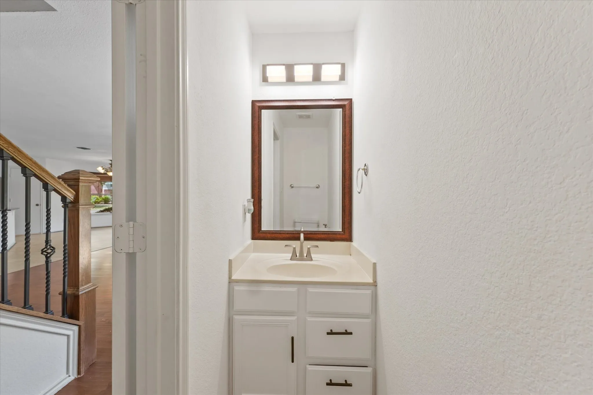 Single Family Residence For Sale in Collin County , 6410 Tara Lane, Frisco, Texas 75035, 3 Bedroom, 3 Bathroom, 2 Garage spaces, 2,860 Sqft, built in 1997, mls#21396687, Real Estate Agent in Frisco, Homes For Sale in Collin county, Homes For Sale in Frisco, Realtor in Frisco Texas, Real Estate Brokerage Independent Realty Texas, Luminita Cordes Realtor