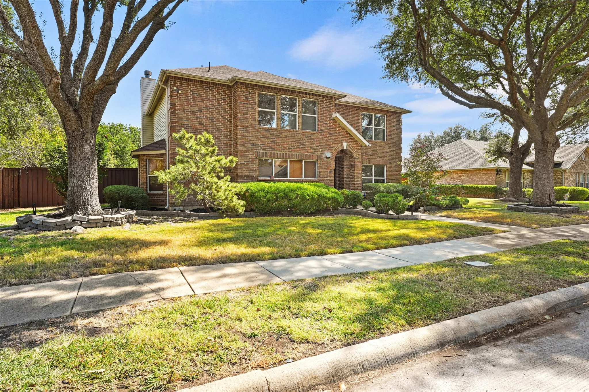Single Family Residence For Sale in Collin County , 6410 Tara Lane, Frisco, Texas 75035, 3 Bedroom, 3 Bathroom, 2 Garage spaces, 2,860 Sqft, built in 1997, mls#21396687, Real Estate Agent in Frisco, Homes For Sale in Collin county, Homes For Sale in Frisco, Realtor in Frisco Texas, Real Estate Brokerage Independent Realty Texas, Luminita Cordes Realtor