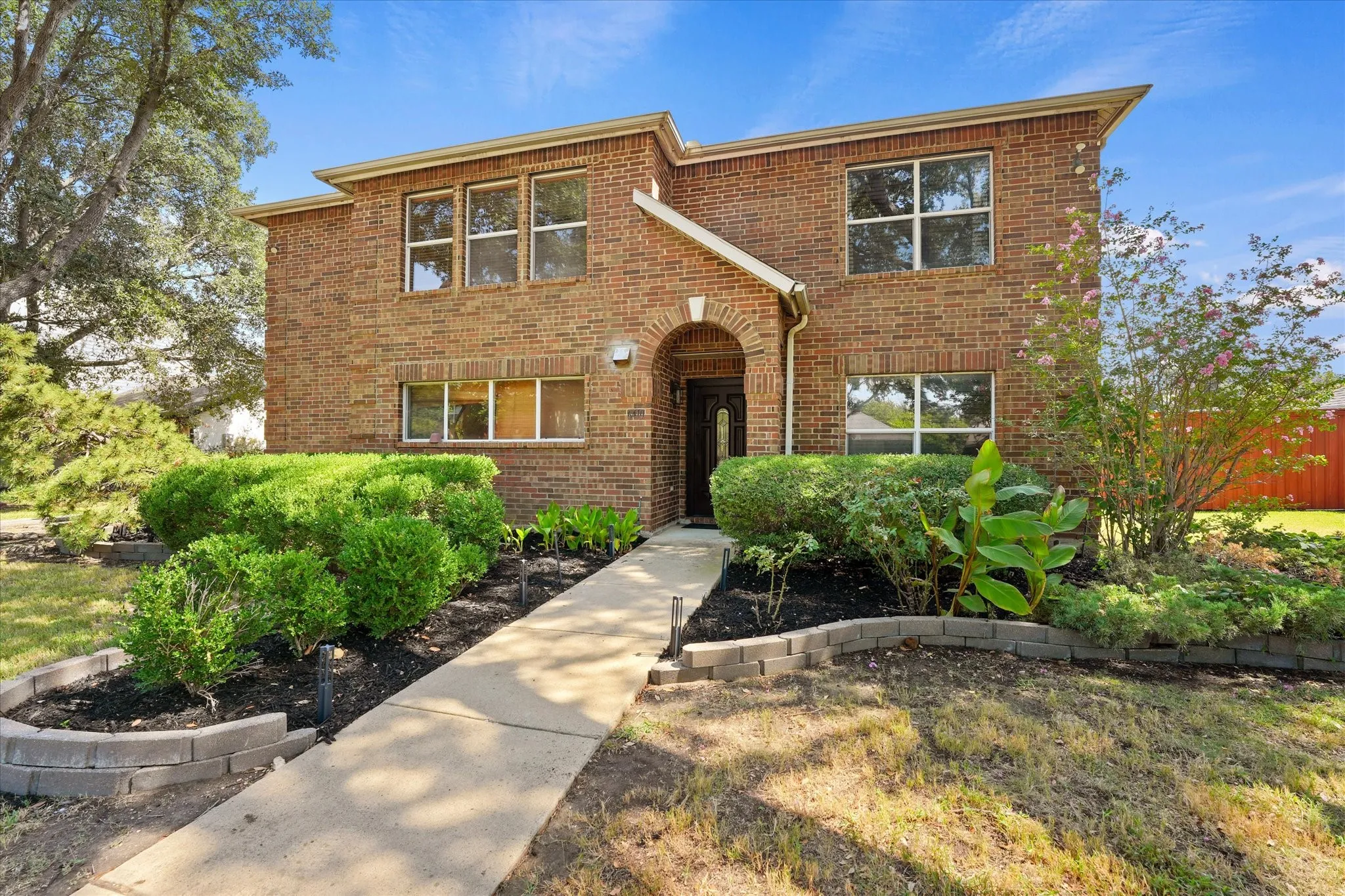 Single Family Residence For Sale in Collin County , 6410 Tara Lane, Frisco, Texas 75035, 3 Bedroom, 3 Bathroom, 2 Garage spaces, 2,860 Sqft, built in 1997, mls#21396687, Real Estate Agent in Frisco, Homes For Sale in Collin county, Homes For Sale in Frisco, Realtor in Frisco Texas, Real Estate Brokerage Independent Realty Texas, Luminita Cordes Realtor