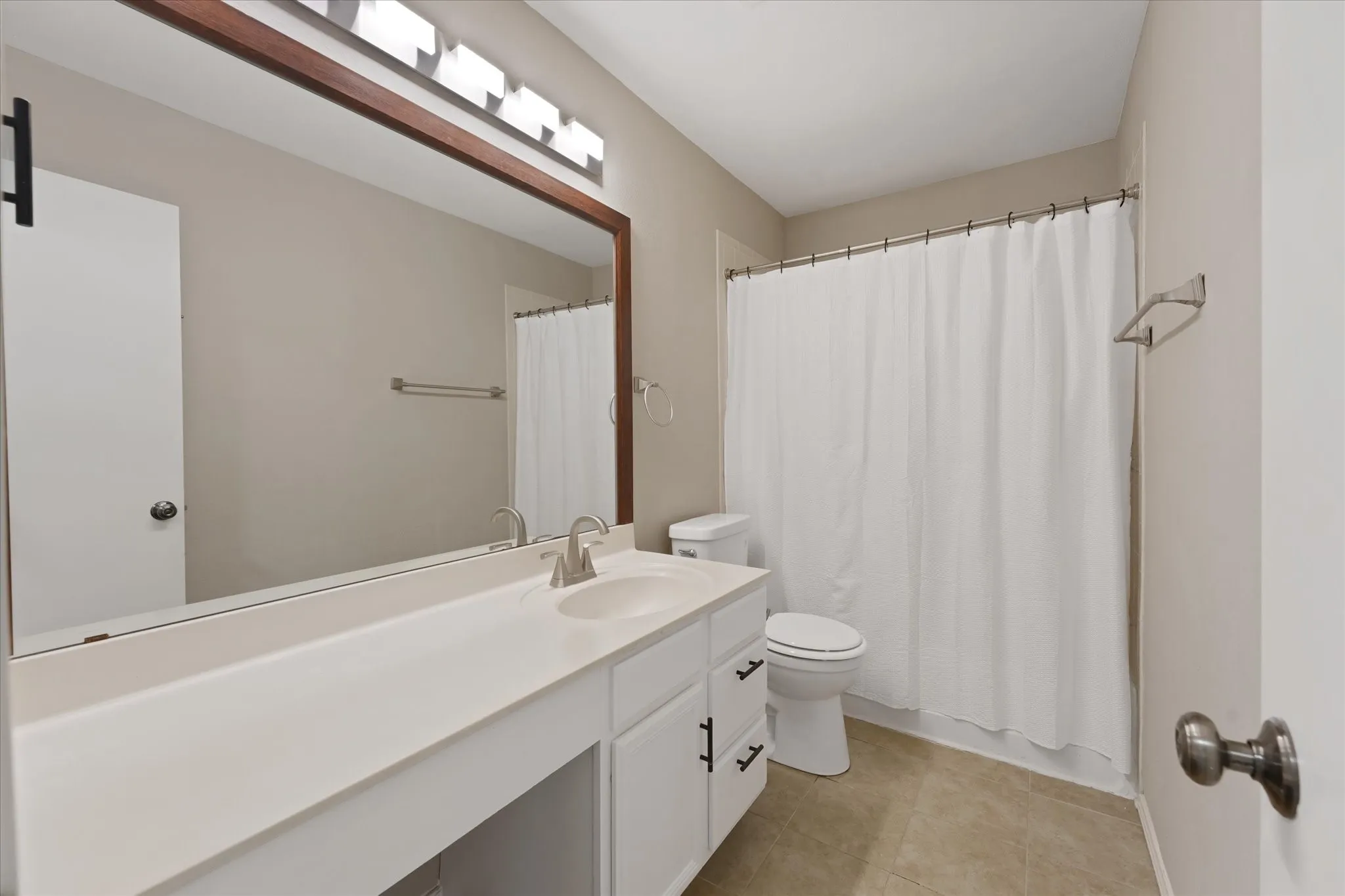 Single Family Residence For Sale in Collin County , 6410 Tara Lane, Frisco, Texas 75035, 3 Bedroom, 3 Bathroom, 2 Garage spaces, 2,860 Sqft, built in 1997, mls#21396687, Real Estate Agent in Frisco, Homes For Sale in Collin county, Homes For Sale in Frisco, Realtor in Frisco Texas, Real Estate Brokerage Independent Realty Texas, Luminita Cordes Realtor