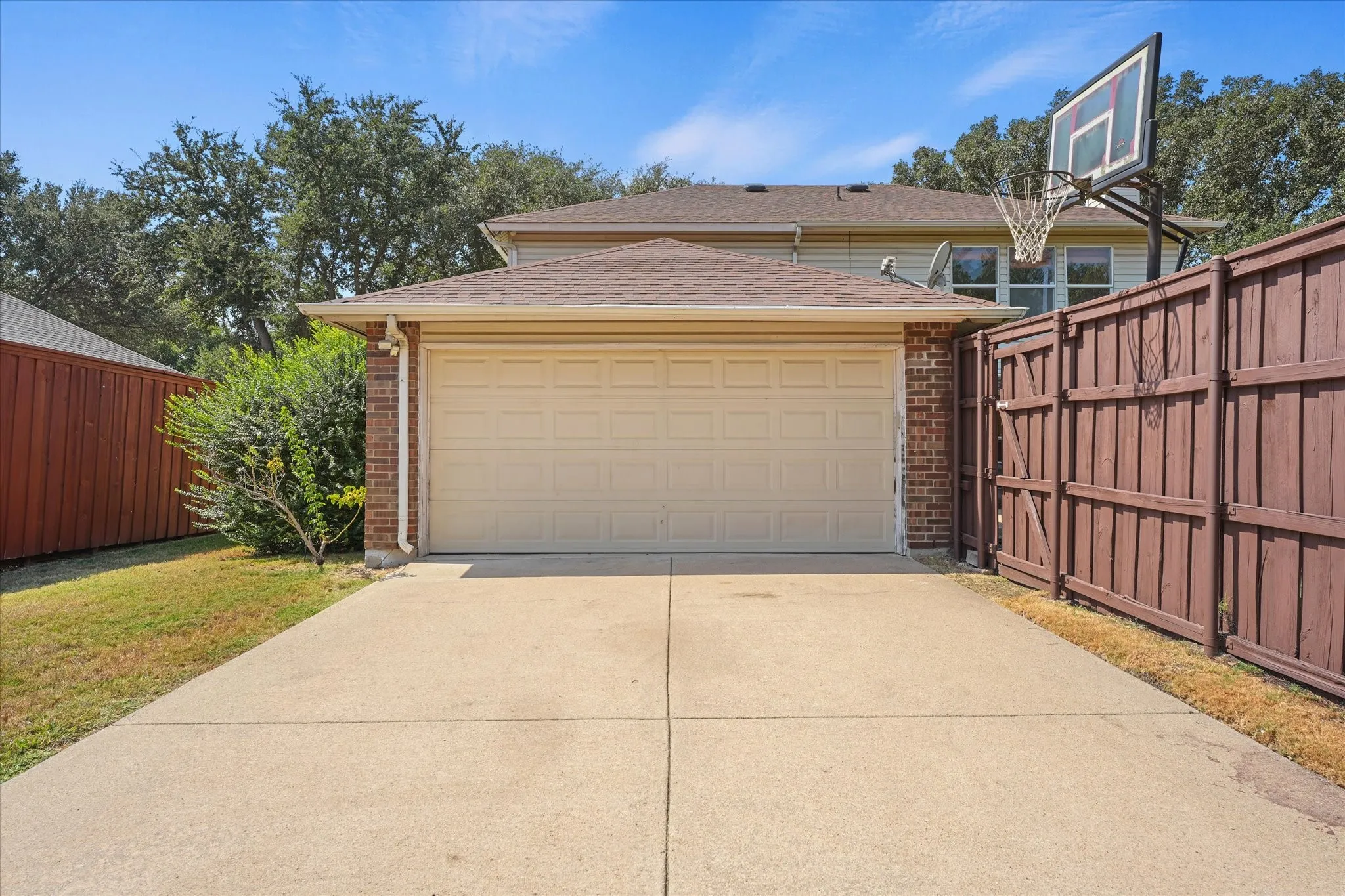 Single Family Residence For Sale in Collin County , 6410 Tara Lane, Frisco, Texas 75035, 3 Bedroom, 3 Bathroom, 2 Garage spaces, 2,860 Sqft, built in 1997, mls#21396687, Real Estate Agent in Frisco, Homes For Sale in Collin county, Homes For Sale in Frisco, Realtor in Frisco Texas, Real Estate Brokerage Independent Realty Texas, Luminita Cordes Realtor