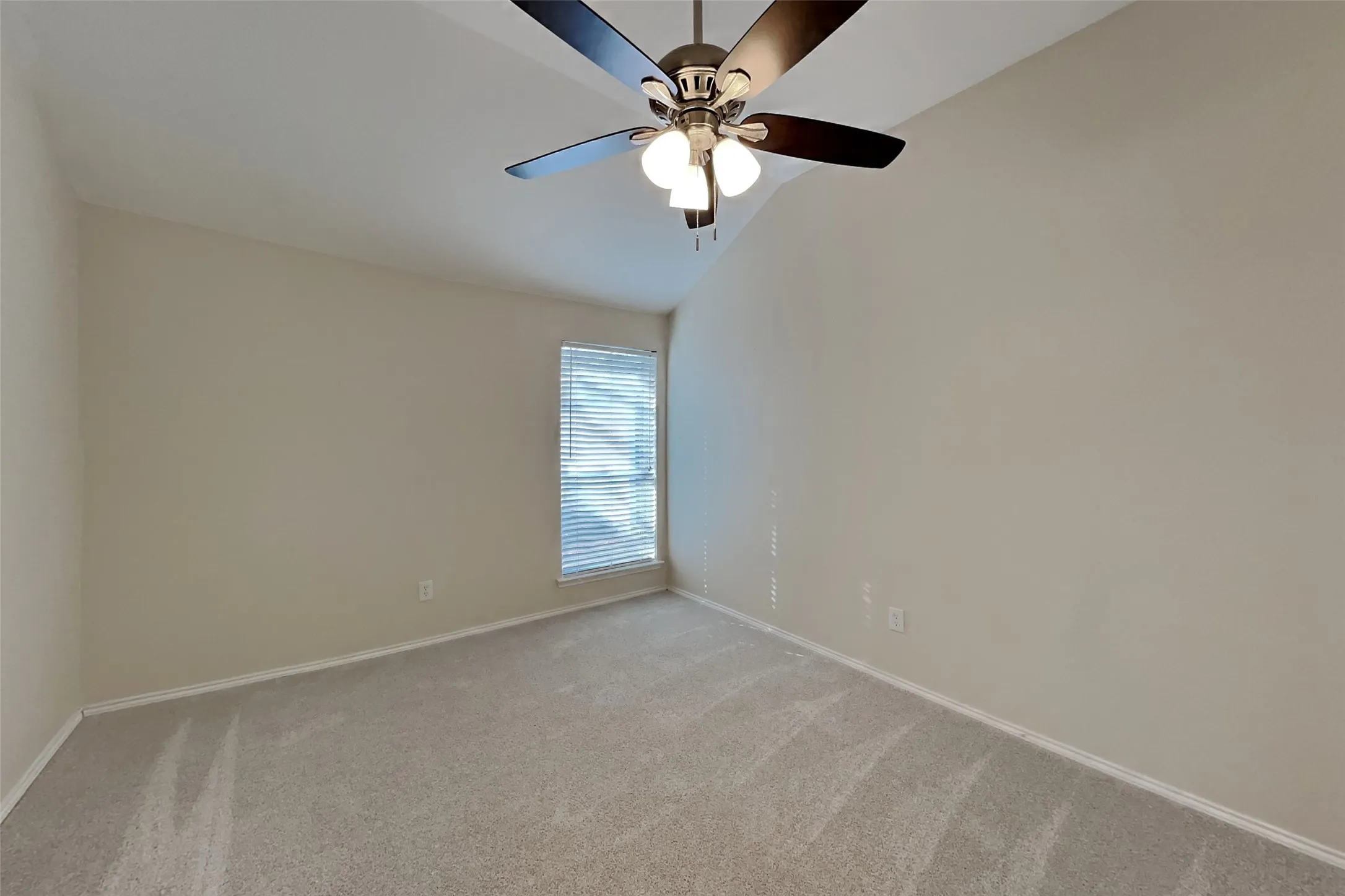 Single Family Residence For Rent in Tarrant County , 5825 Imes Lane, Fort Worth, Texas 76179, 3 Bedroom, 2 Bathroom, 2 Garage spaces, 1,826 Sqft, built in 2002, mls#21396683, Real Estate Agent in Fort Worth, Homes For Rent in Tarrant county, Homes For Rent in Fort Worth, Realtor in Fort Worth Texas, Real Estate Brokerage Independent Realty Texas, Luminita Cordes Realtor