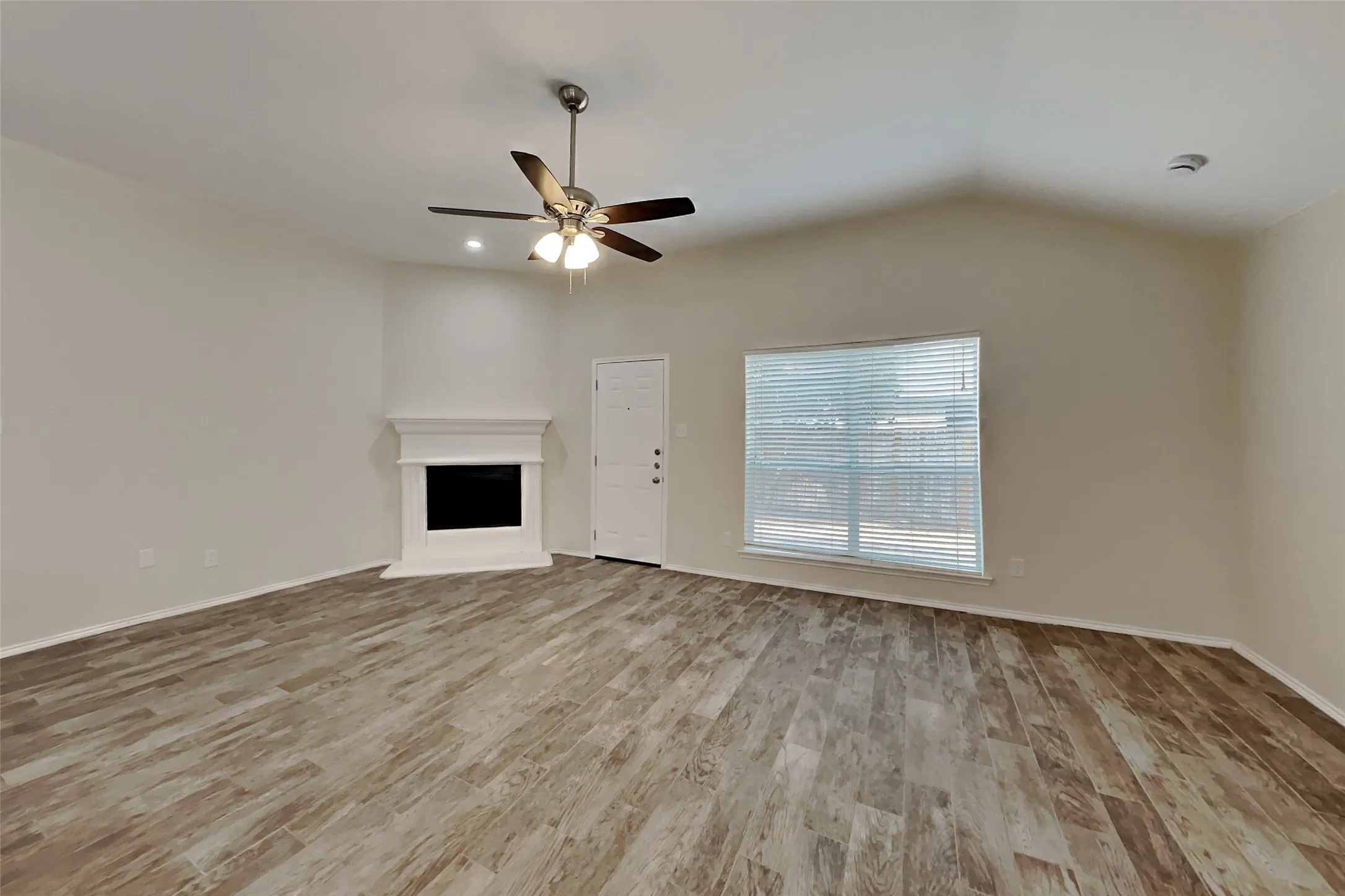 Single Family Residence For Rent in Tarrant County , 5825 Imes Lane, Fort Worth, Texas 76179, 3 Bedroom, 2 Bathroom, 2 Garage spaces, 1,826 Sqft, built in 2002, mls#21396683, Real Estate Agent in Fort Worth, Homes For Rent in Tarrant county, Homes For Rent in Fort Worth, Realtor in Fort Worth Texas, Real Estate Brokerage Independent Realty Texas, Luminita Cordes Realtor