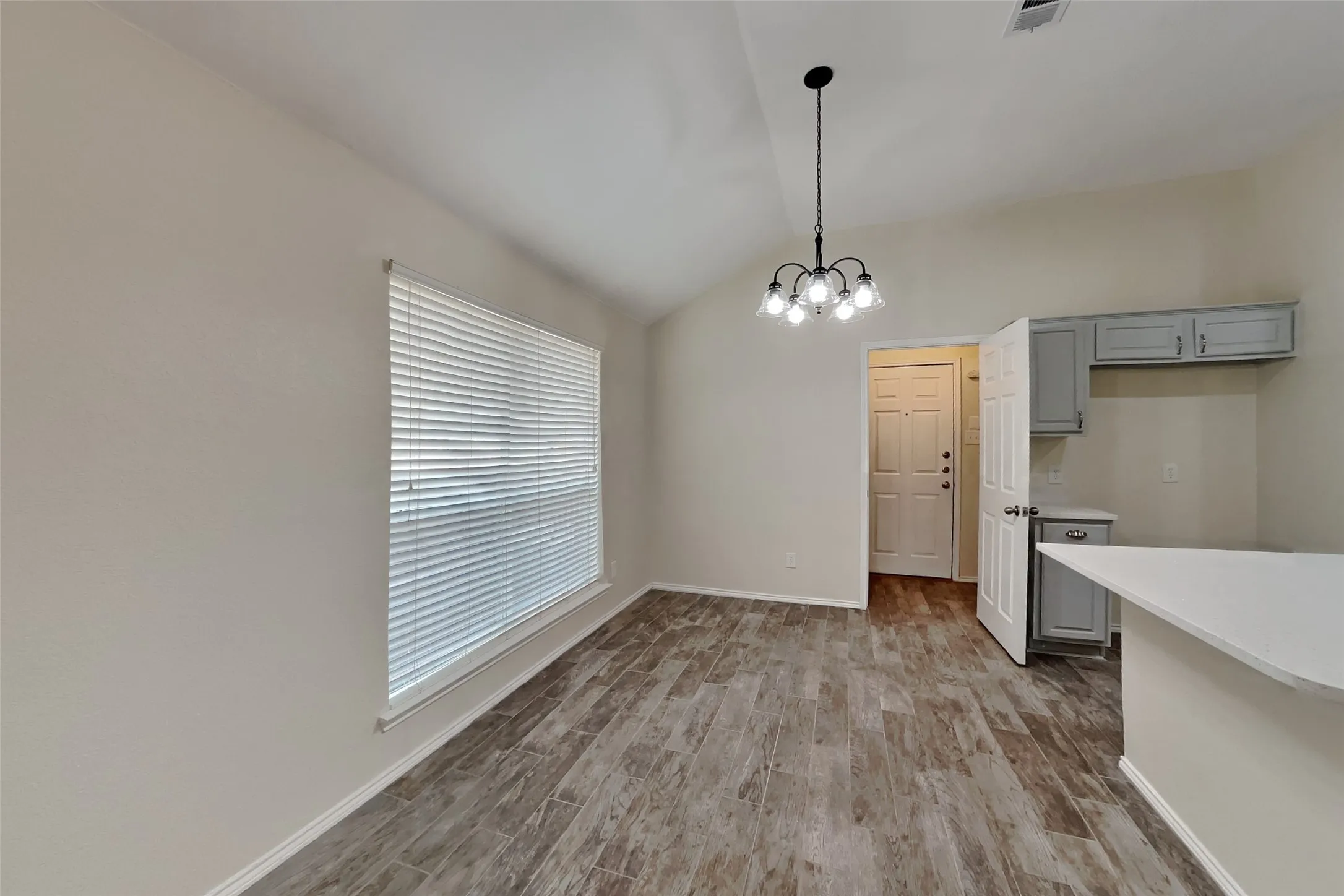 Single Family Residence For Rent in Tarrant County , 5825 Imes Lane, Fort Worth, Texas 76179, 3 Bedroom, 2 Bathroom, 2 Garage spaces, 1,826 Sqft, built in 2002, mls#21396683, Real Estate Agent in Fort Worth, Homes For Rent in Tarrant county, Homes For Rent in Fort Worth, Realtor in Fort Worth Texas, Real Estate Brokerage Independent Realty Texas, Luminita Cordes Realtor