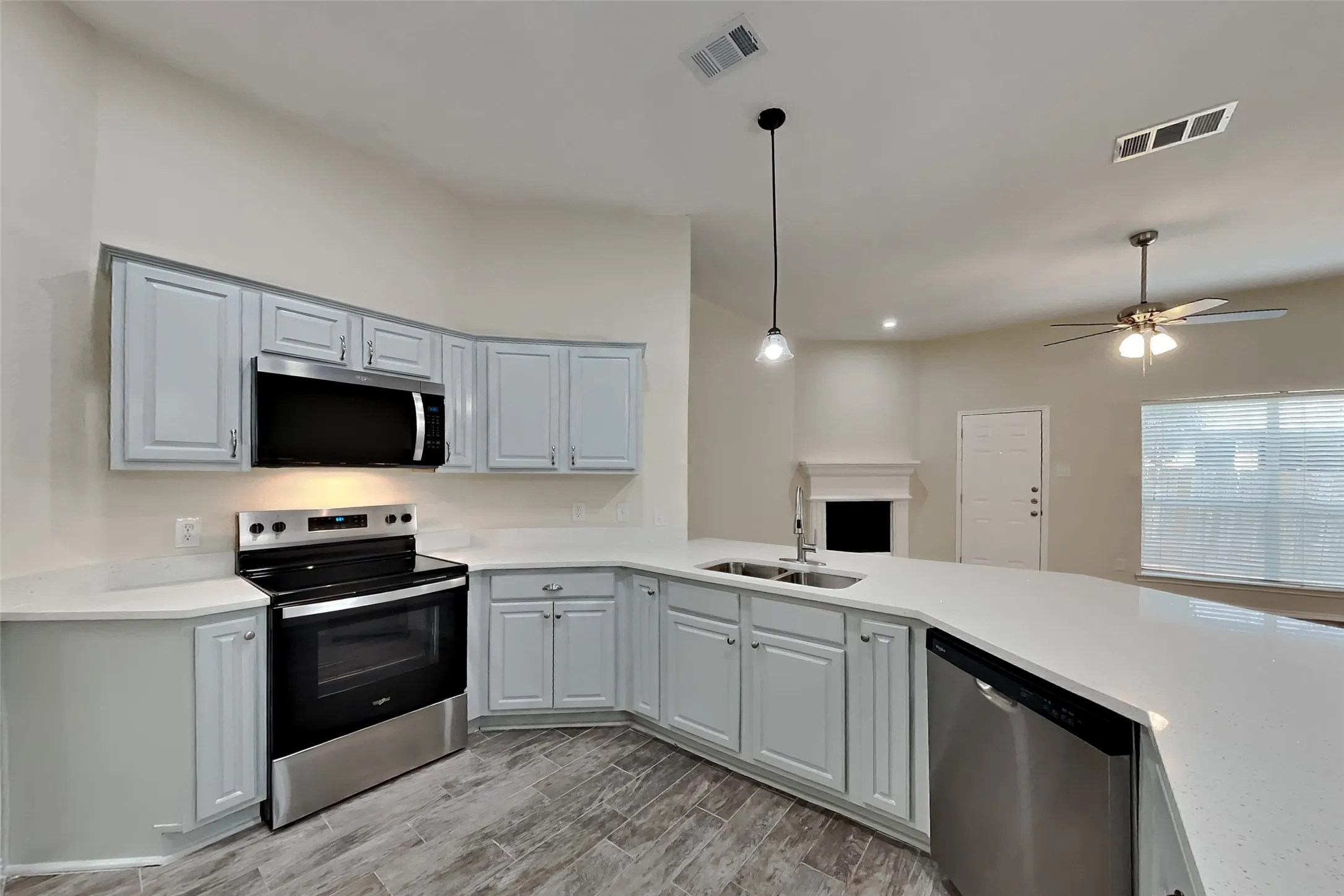 Single Family Residence For Rent in Tarrant County , 5825 Imes Lane, Fort Worth, Texas 76179, 3 Bedroom, 2 Bathroom, 2 Garage spaces, 1,826 Sqft, built in 2002, mls#21396683, Real Estate Agent in Fort Worth, Homes For Rent in Tarrant county, Homes For Rent in Fort Worth, Realtor in Fort Worth Texas, Real Estate Brokerage Independent Realty Texas, Luminita Cordes Realtor