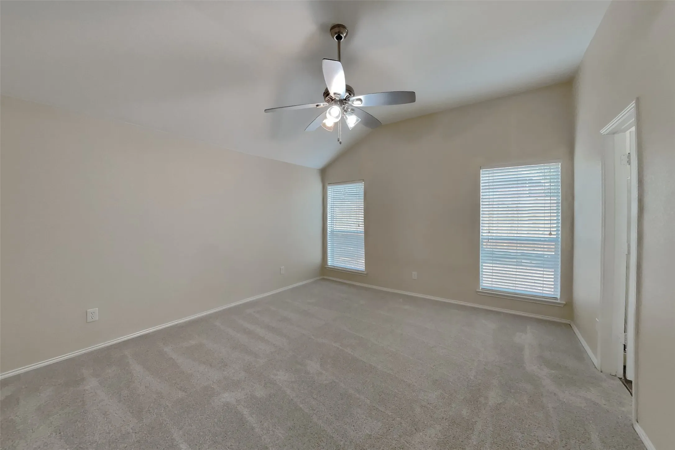 Single Family Residence For Rent in Tarrant County , 5825 Imes Lane, Fort Worth, Texas 76179, 3 Bedroom, 2 Bathroom, 2 Garage spaces, 1,826 Sqft, built in 2002, mls#21396683, Real Estate Agent in Fort Worth, Homes For Rent in Tarrant county, Homes For Rent in Fort Worth, Realtor in Fort Worth Texas, Real Estate Brokerage Independent Realty Texas, Luminita Cordes Realtor