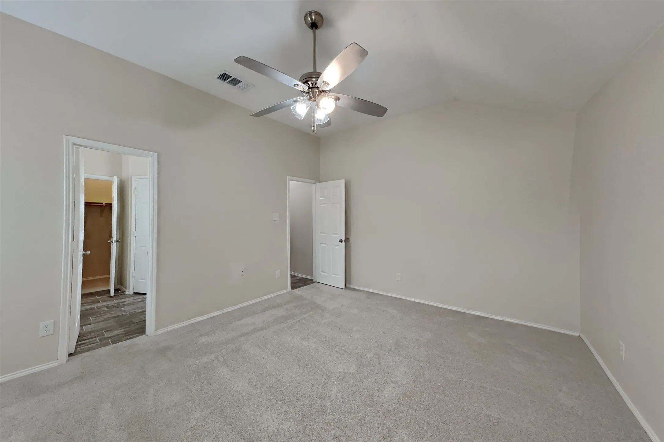 Single Family Residence For Rent in Tarrant County , 5825 Imes Lane, Fort Worth, Texas 76179, 3 Bedroom, 2 Bathroom, 2 Garage spaces, 1,826 Sqft, built in 2002, mls#21396683, Real Estate Agent in Fort Worth, Homes For Rent in Tarrant county, Homes For Rent in Fort Worth, Realtor in Fort Worth Texas, Real Estate Brokerage Independent Realty Texas, Luminita Cordes Realtor