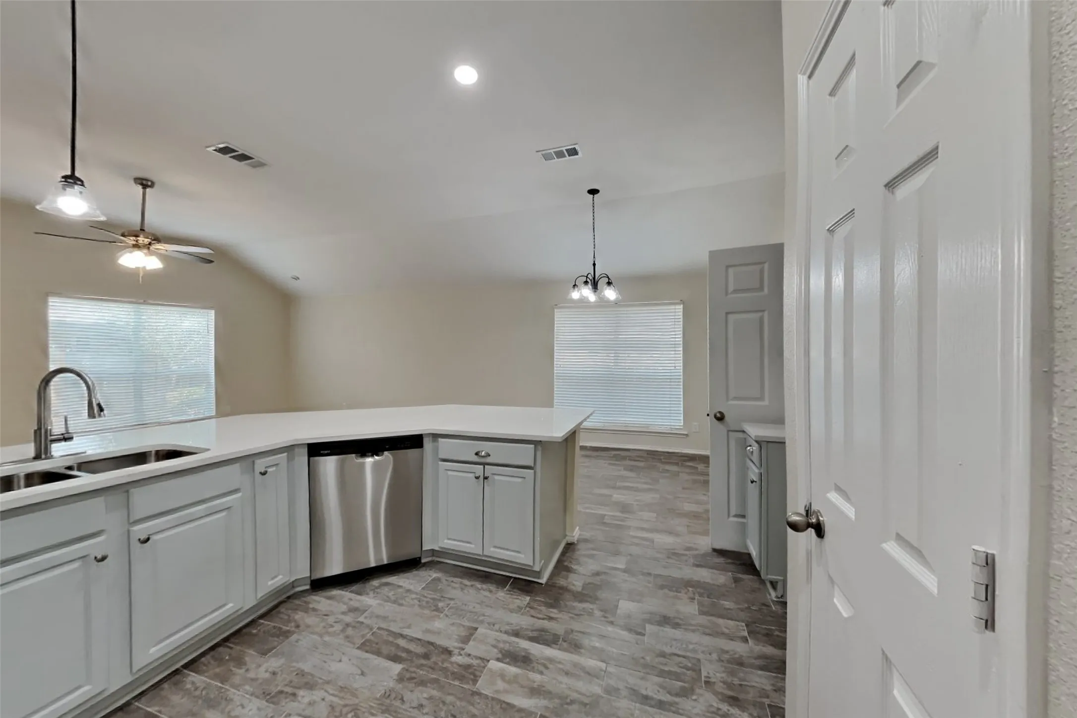 Single Family Residence For Rent in Tarrant County , 5825 Imes Lane, Fort Worth, Texas 76179, 3 Bedroom, 2 Bathroom, 2 Garage spaces, 1,826 Sqft, built in 2002, mls#21396683, Real Estate Agent in Fort Worth, Homes For Rent in Tarrant county, Homes For Rent in Fort Worth, Realtor in Fort Worth Texas, Real Estate Brokerage Independent Realty Texas, Luminita Cordes Realtor