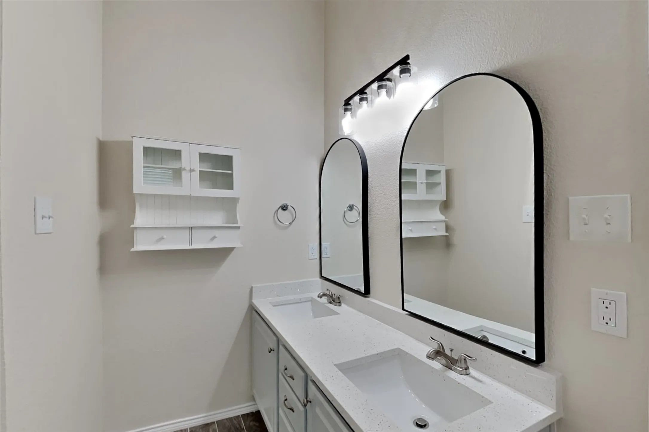 Single Family Residence For Rent in Tarrant County , 5825 Imes Lane, Fort Worth, Texas 76179, 3 Bedroom, 2 Bathroom, 2 Garage spaces, 1,826 Sqft, built in 2002, mls#21396683, Real Estate Agent in Fort Worth, Homes For Rent in Tarrant county, Homes For Rent in Fort Worth, Realtor in Fort Worth Texas, Real Estate Brokerage Independent Realty Texas, Luminita Cordes Realtor