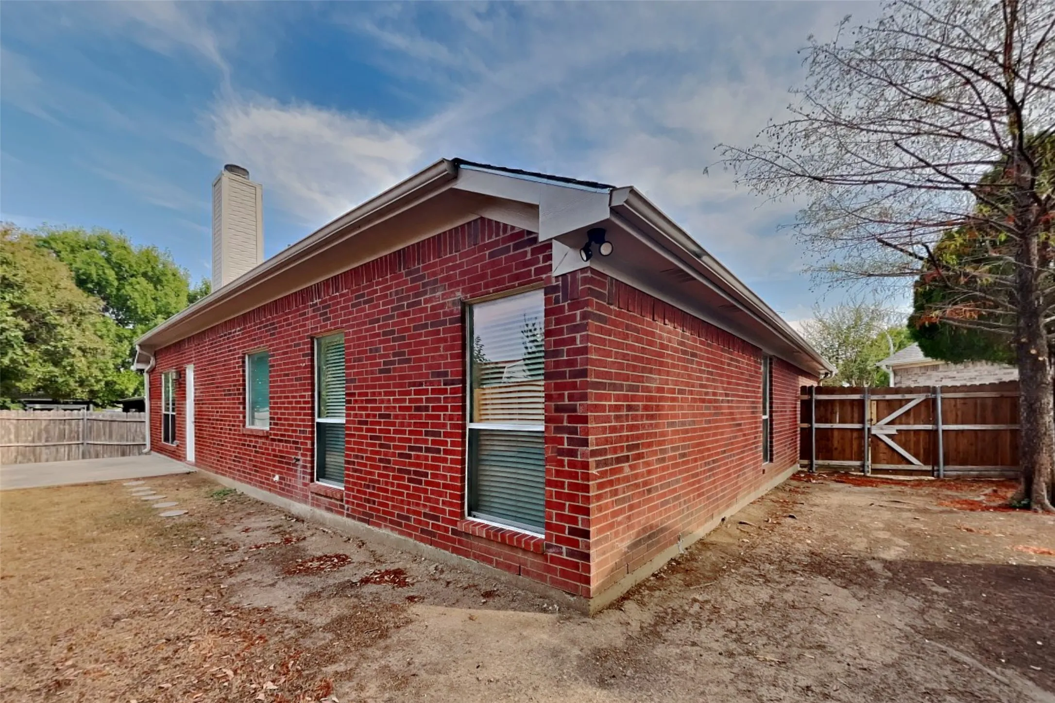 Single Family Residence For Rent in Tarrant County , 5825 Imes Lane, Fort Worth, Texas 76179, 3 Bedroom, 2 Bathroom, 2 Garage spaces, 1,826 Sqft, built in 2002, mls#21396683, Real Estate Agent in Fort Worth, Homes For Rent in Tarrant county, Homes For Rent in Fort Worth, Realtor in Fort Worth Texas, Real Estate Brokerage Independent Realty Texas, Luminita Cordes Realtor