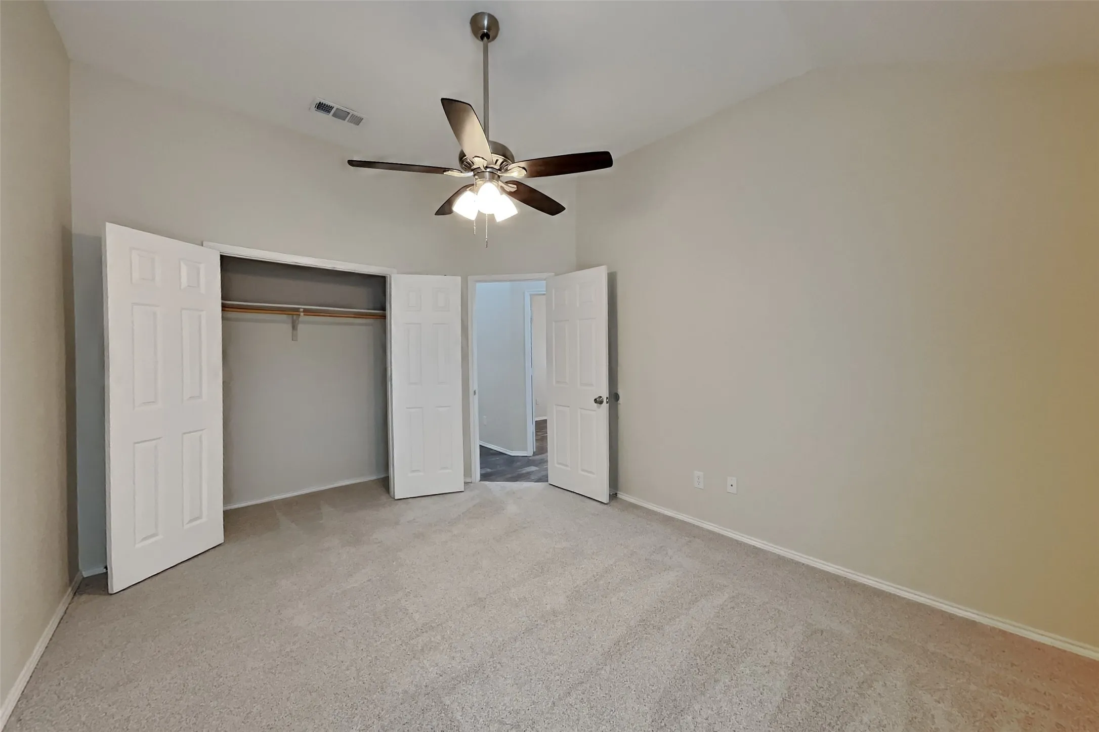Single Family Residence For Rent in Tarrant County , 5825 Imes Lane, Fort Worth, Texas 76179, 3 Bedroom, 2 Bathroom, 2 Garage spaces, 1,826 Sqft, built in 2002, mls#21396683, Real Estate Agent in Fort Worth, Homes For Rent in Tarrant county, Homes For Rent in Fort Worth, Realtor in Fort Worth Texas, Real Estate Brokerage Independent Realty Texas, Luminita Cordes Realtor