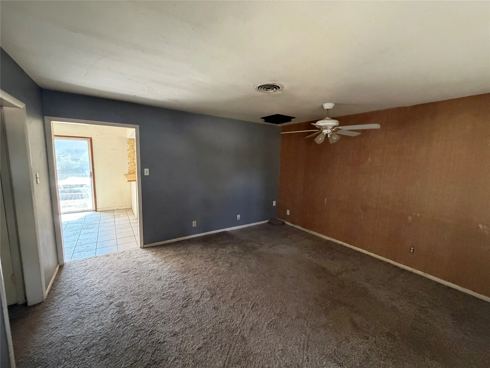 Single Family Residence For Sale in Dallas County , 3046 Cameo Lane, Farmers Branch, Texas 75234, 3 Bedroom, 2 Bathroom, 2 Garage spaces, 1,209 Sqft, built in 1958, mls#21396669, Real Estate Agent in Farmers Branch, Homes For Sale in Dallas county, Homes For Sale in Farmers Branch, Realtor in Farmers Branch Texas, Real Estate Brokerage Independent Realty Texas, Luminita Cordes Realtor