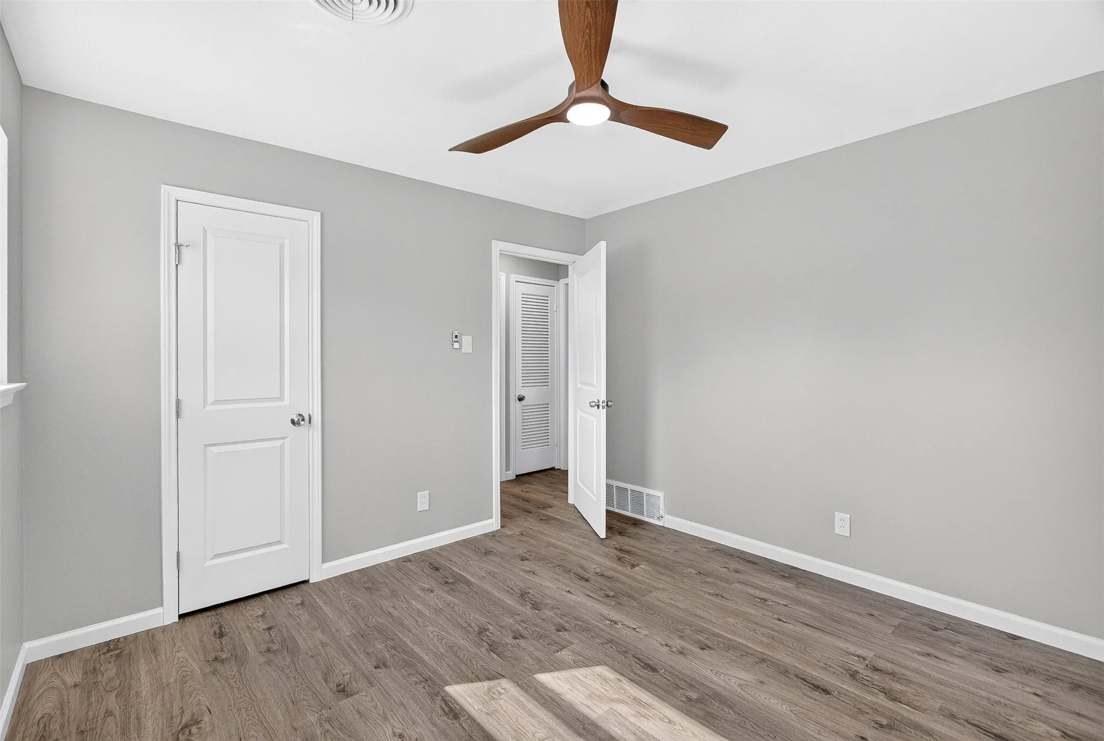 Single Family Residence For Sale in Tarrant County , 7344 Monterrey Drive, Fort Worth, Texas 76112, 3 Bedroom, 2 Bathroom, 2 Garage spaces, 2,001 Sqft, built in 1964, mls#21396692, Real Estate Agent in Fort Worth, Homes For Sale in Tarrant county, Homes For Sale in Fort Worth, Realtor in Fort Worth Texas, Real Estate Brokerage Independent Realty Texas, Luminita Cordes Realtor