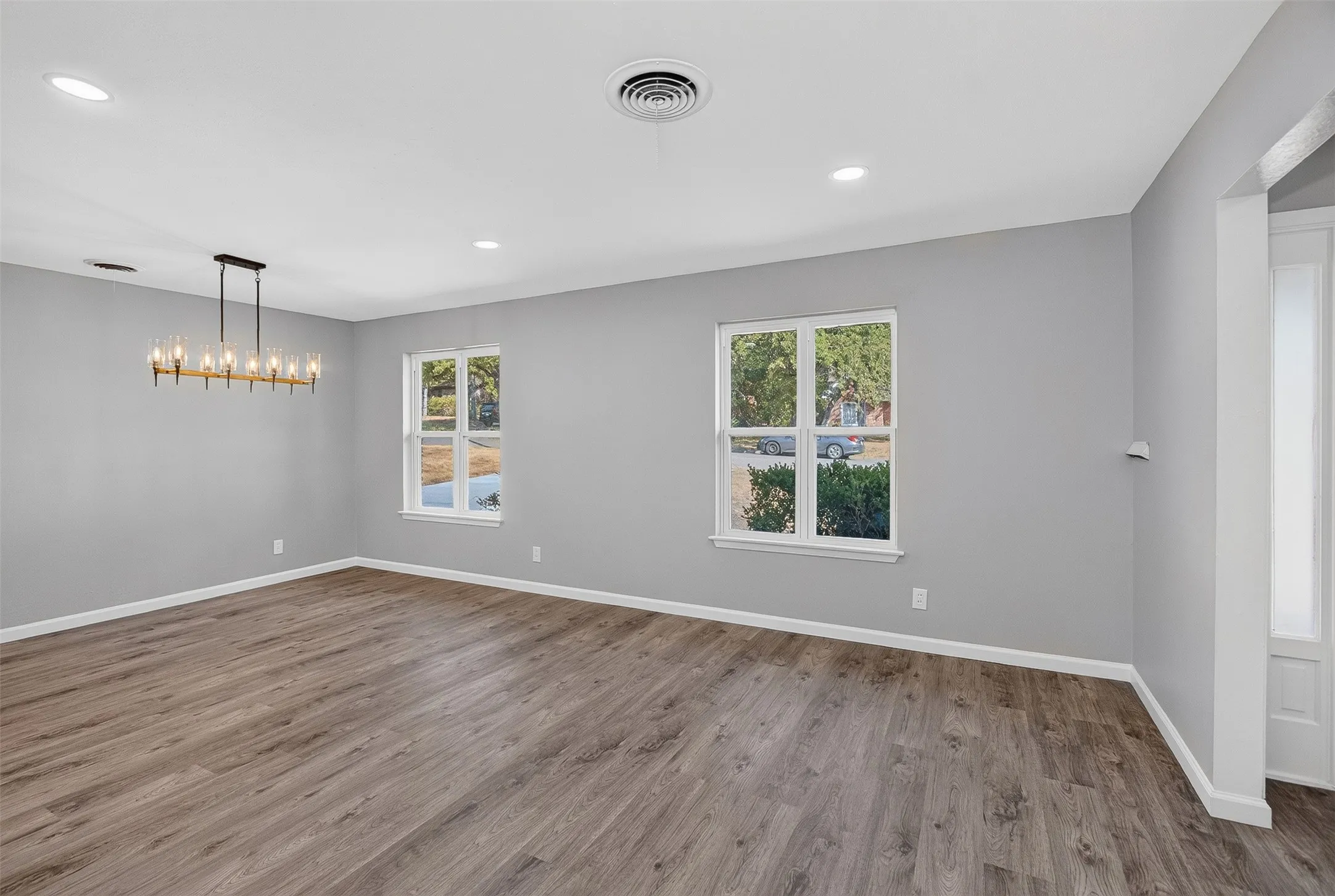 Single Family Residence For Sale in Tarrant County , 7344 Monterrey Drive, Fort Worth, Texas 76112, 3 Bedroom, 2 Bathroom, 2 Garage spaces, 2,001 Sqft, built in 1964, mls#21396692, Real Estate Agent in Fort Worth, Homes For Sale in Tarrant county, Homes For Sale in Fort Worth, Realtor in Fort Worth Texas, Real Estate Brokerage Independent Realty Texas, Luminita Cordes Realtor