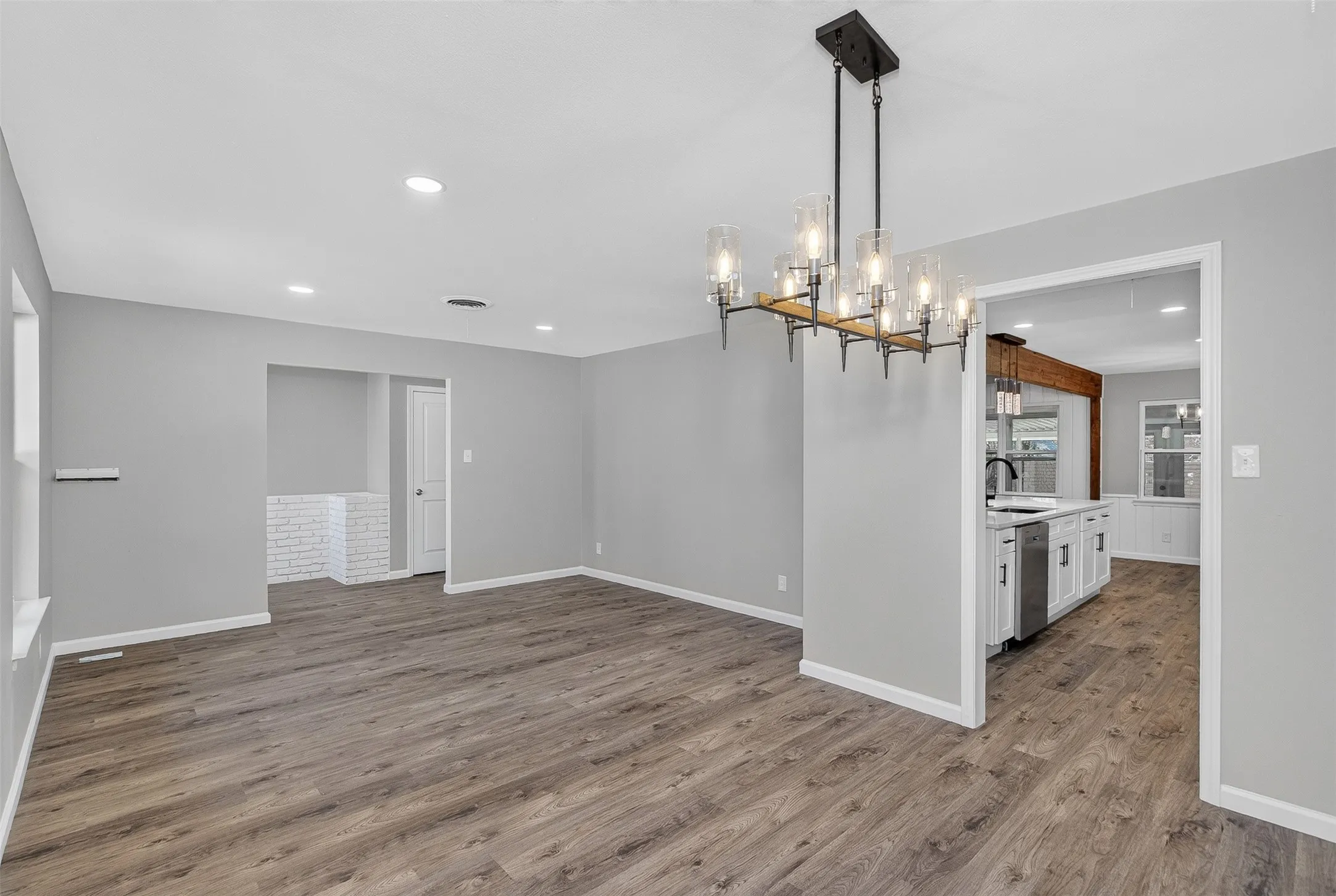 Single Family Residence For Sale in Tarrant County , 7344 Monterrey Drive, Fort Worth, Texas 76112, 3 Bedroom, 2 Bathroom, 2 Garage spaces, 2,001 Sqft, built in 1964, mls#21396692, Real Estate Agent in Fort Worth, Homes For Sale in Tarrant county, Homes For Sale in Fort Worth, Realtor in Fort Worth Texas, Real Estate Brokerage Independent Realty Texas, Luminita Cordes Realtor