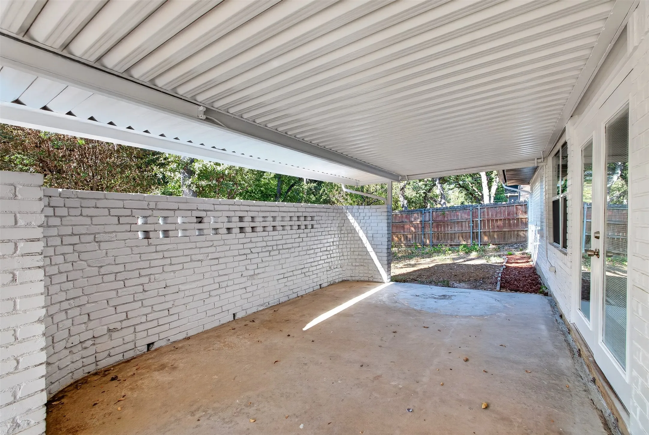Single Family Residence For Sale in Tarrant County , 7344 Monterrey Drive, Fort Worth, Texas 76112, 3 Bedroom, 2 Bathroom, 2 Garage spaces, 2,001 Sqft, built in 1964, mls#21396692, Real Estate Agent in Fort Worth, Homes For Sale in Tarrant county, Homes For Sale in Fort Worth, Realtor in Fort Worth Texas, Real Estate Brokerage Independent Realty Texas, Luminita Cordes Realtor